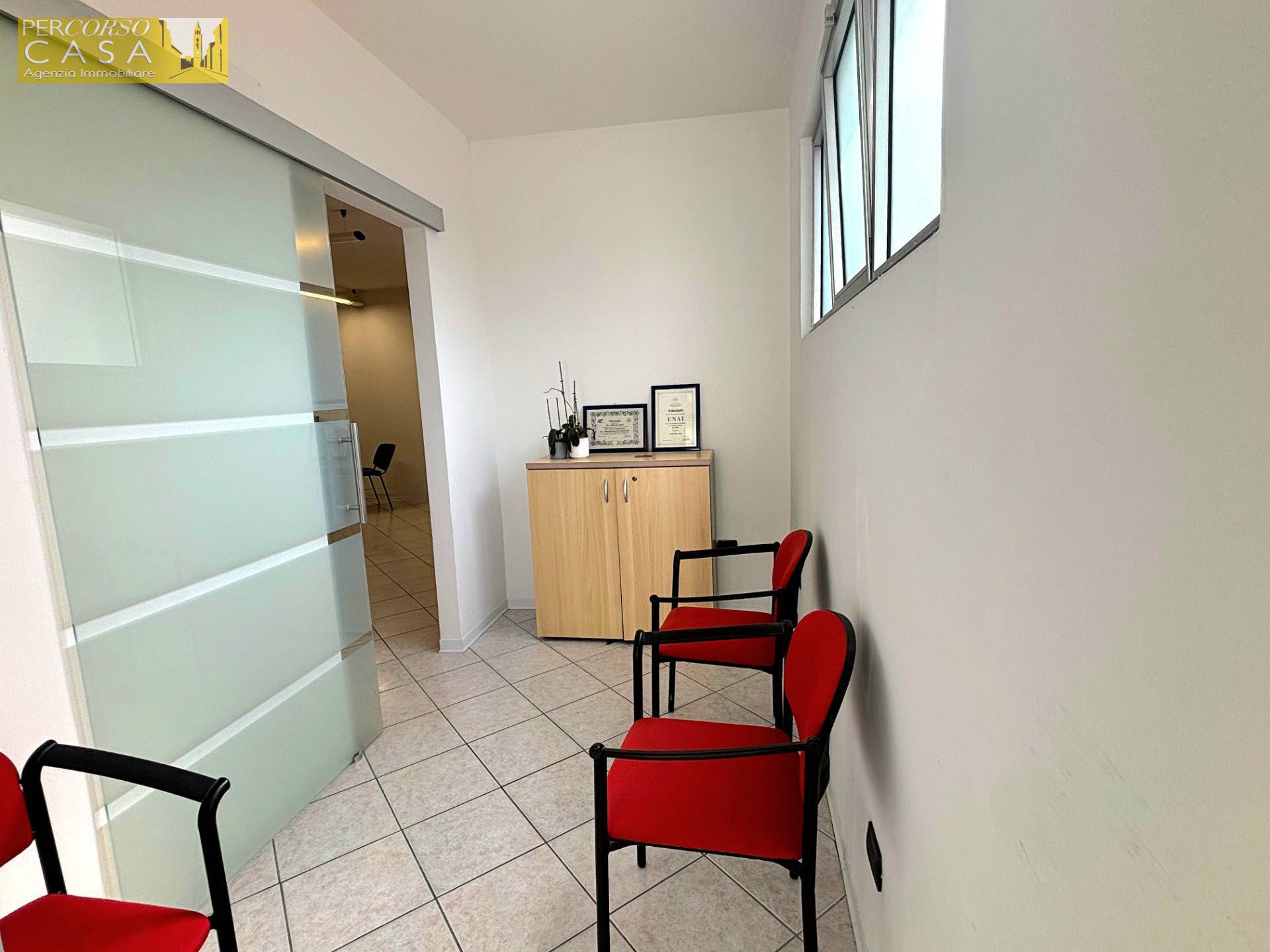 Immagine 7 di Ufficio   in Viale Duca degli Abruzzi a Montorio Al Vomano