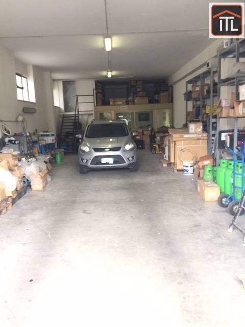 Immagine 2 di Locale commerciale in vendita  in Gioele Solari a Roma