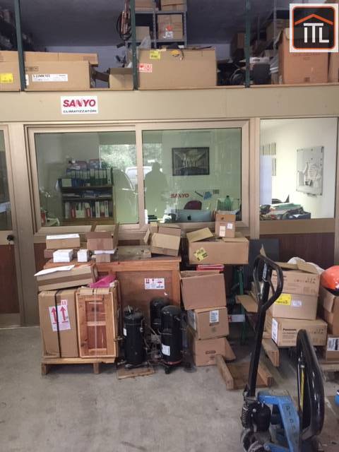 Immagine 3 di Locale commerciale in vendita  in Gioele Solari a Roma