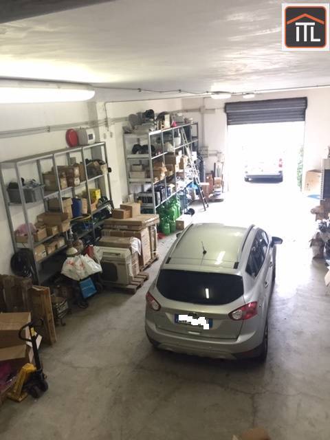 Immagine 11 di Locale commerciale in vendita  in Gioele Solari a Roma