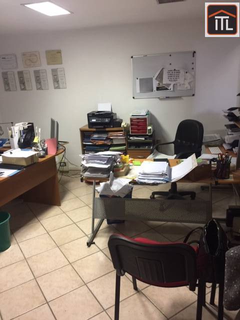 Immagine 13 di Locale commerciale in vendita  in Gioele Solari a Roma