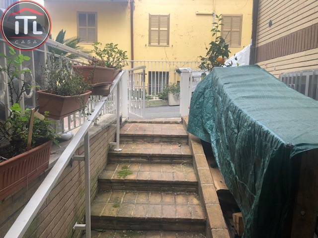 Immagine 5 di Cantina in vendita  in Giuseppe Vanni a Roma