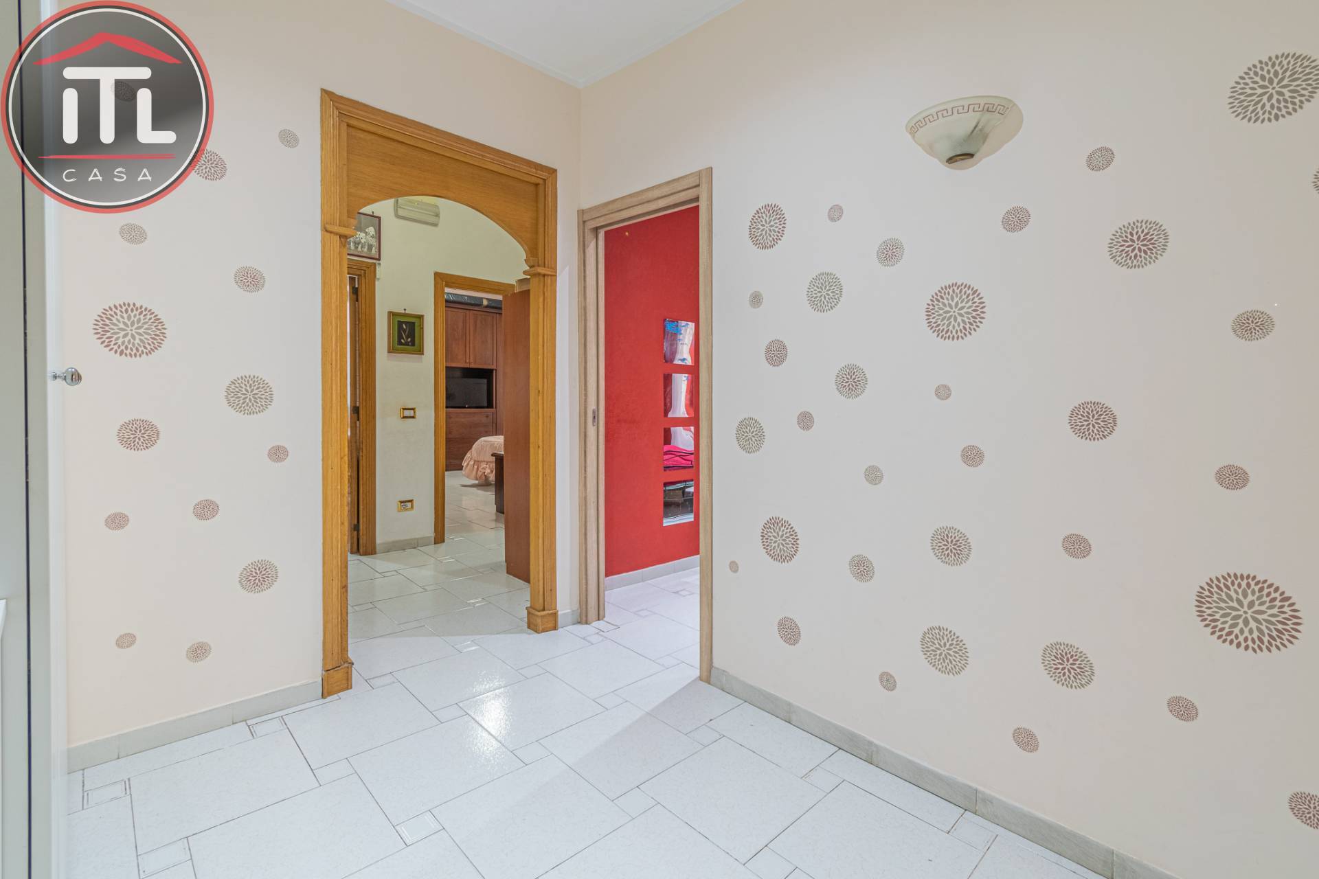 Immagine 4 di Appartamento in vendita  in Via Santafiora a Roma