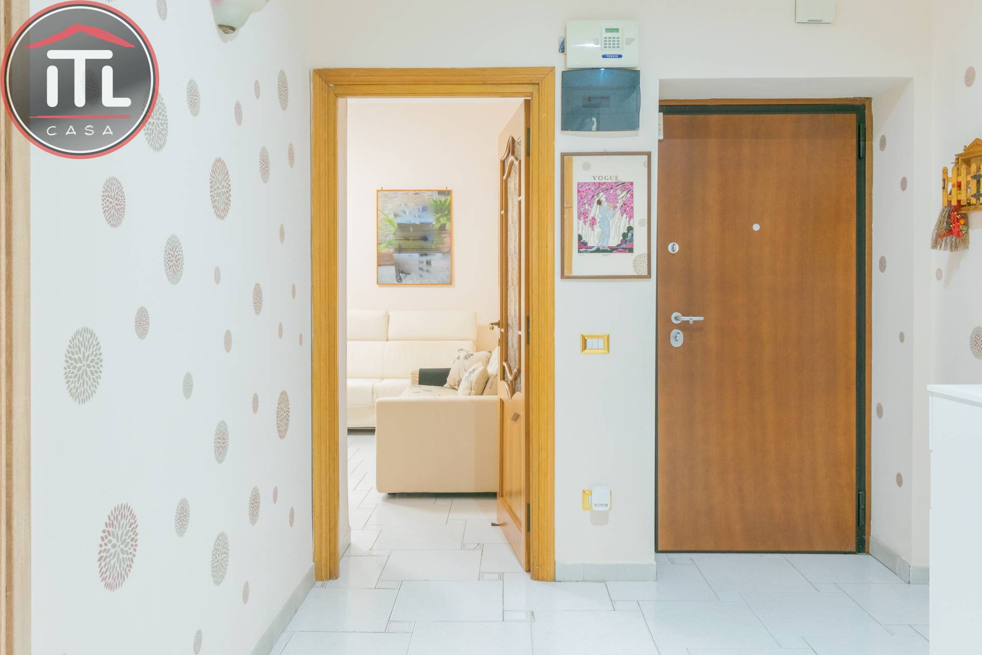 Immagine 2 di Appartamento in vendita  in Via Santafiora a Roma