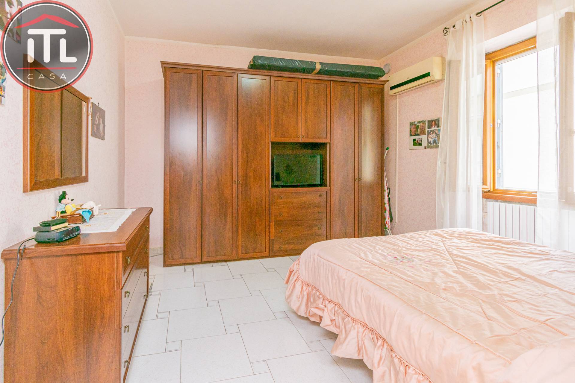 Immagine 13 di Appartamento in vendita  in Via Santafiora a Roma