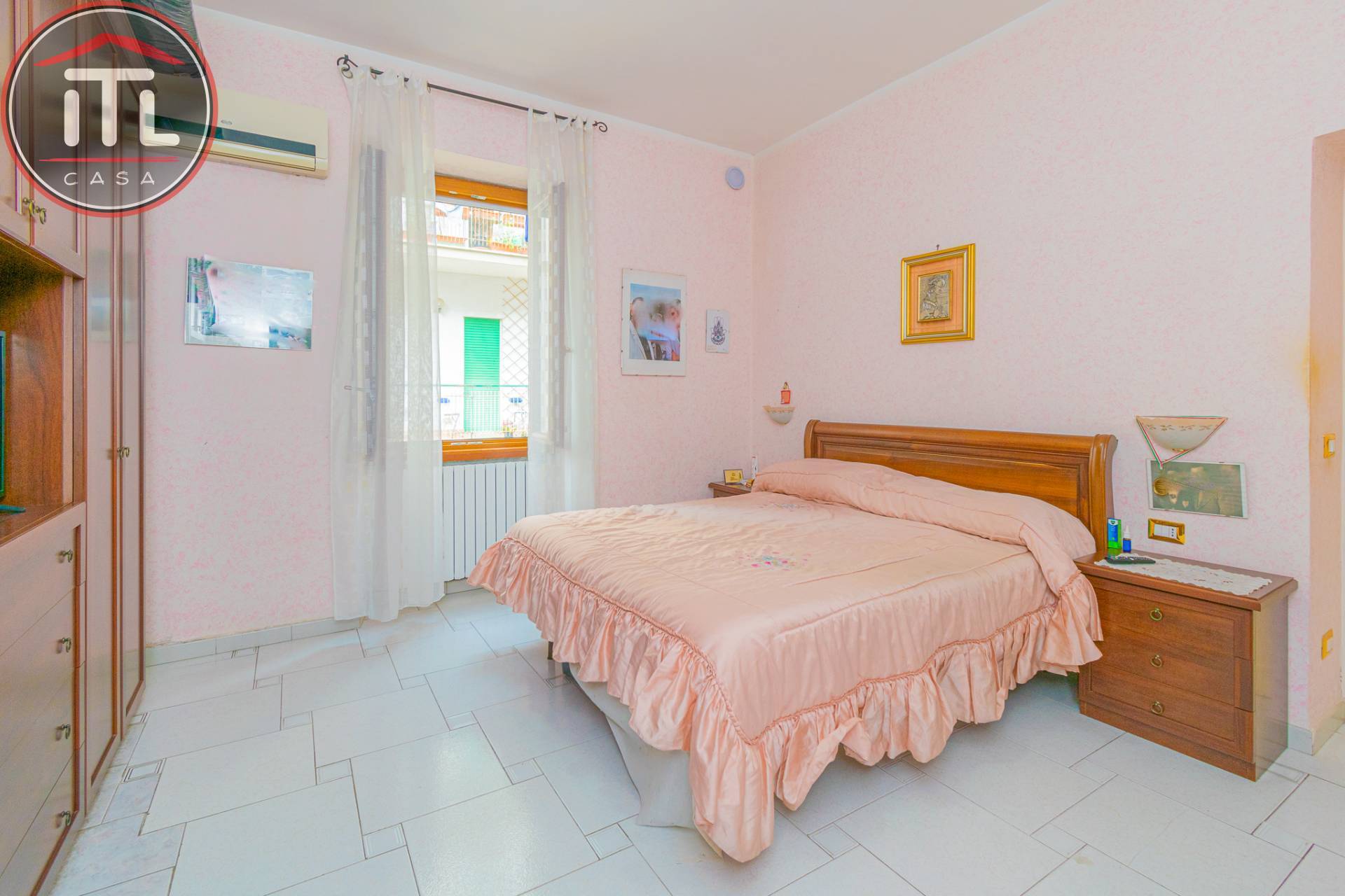 Immagine 14 di Appartamento in vendita  in Via Santafiora a Roma