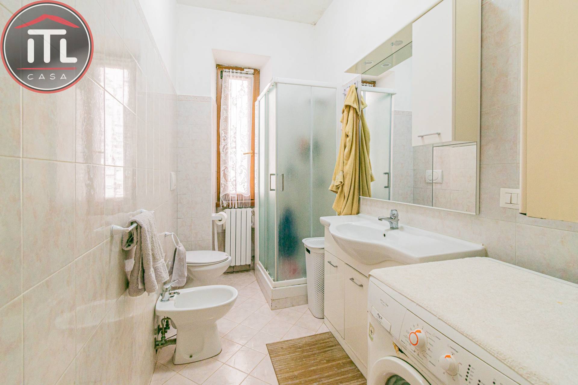 Immagine 15 di Appartamento in vendita  in Via Santafiora a Roma