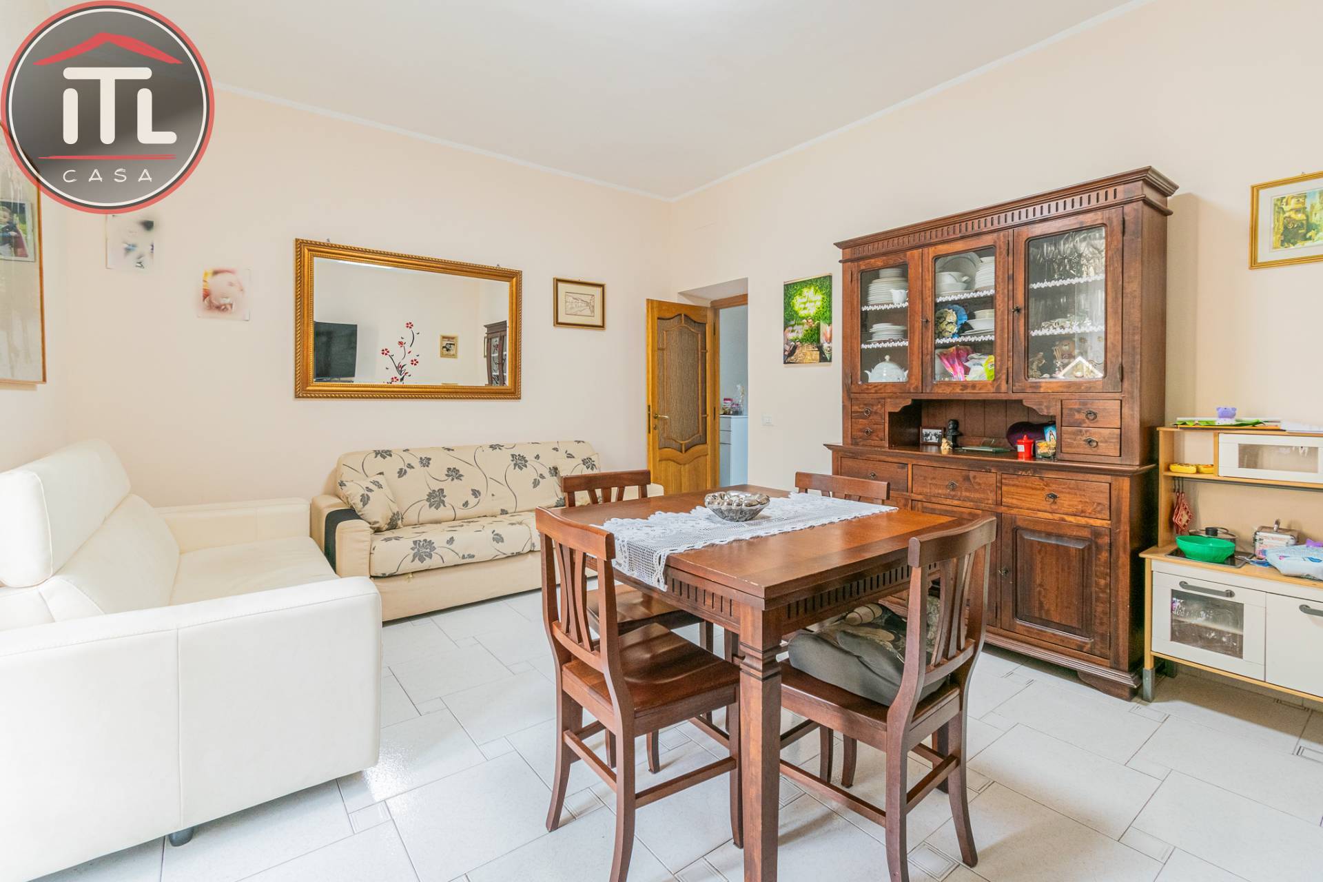 Immagine 1 di Appartamento in vendita  in Via Santafiora a Roma