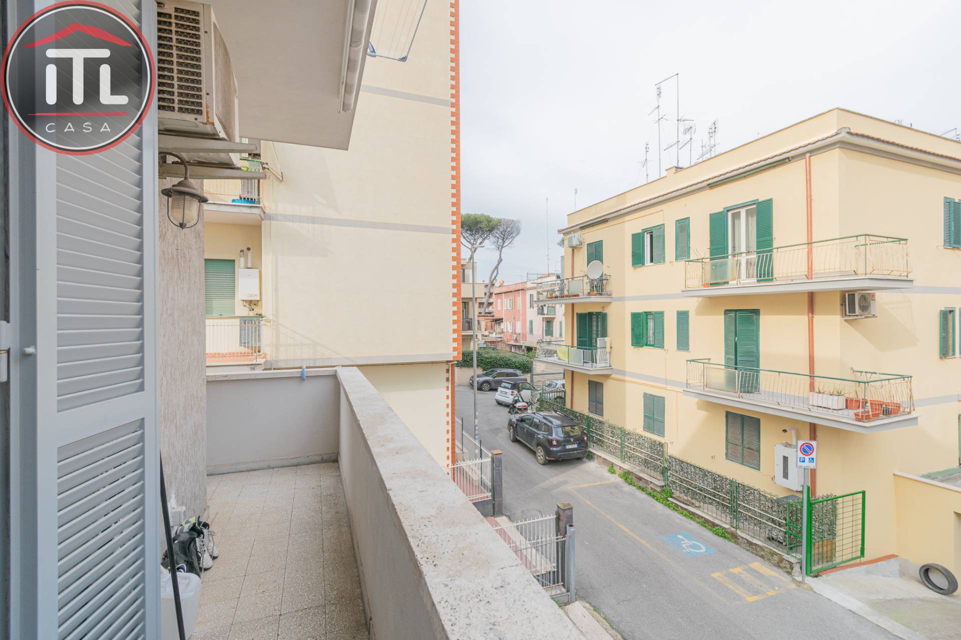 Immagine 19 di Appartamento in vendita  in Via Santafiora a Roma