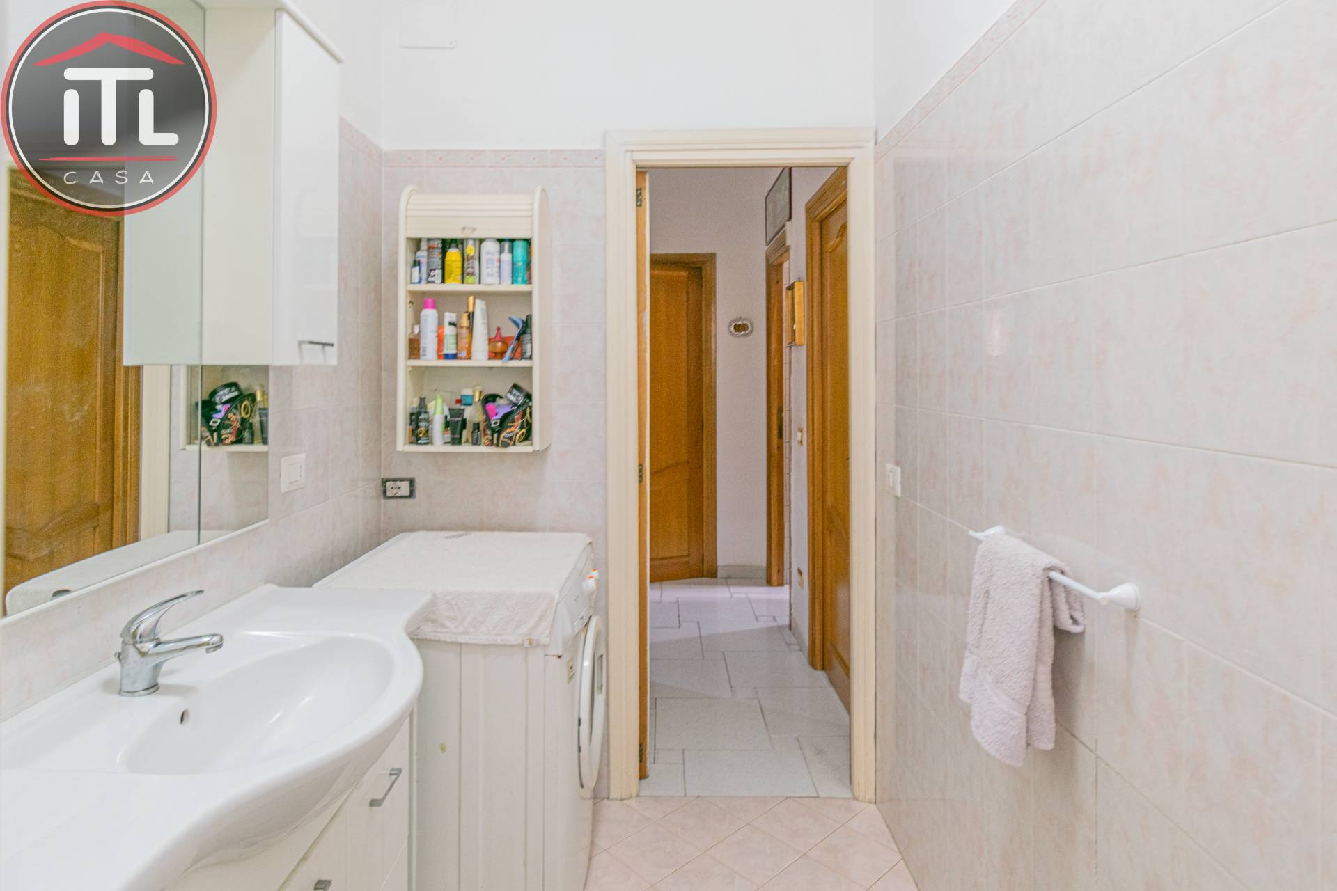 Immagine 21 di Appartamento in vendita  in Via Santafiora a Roma