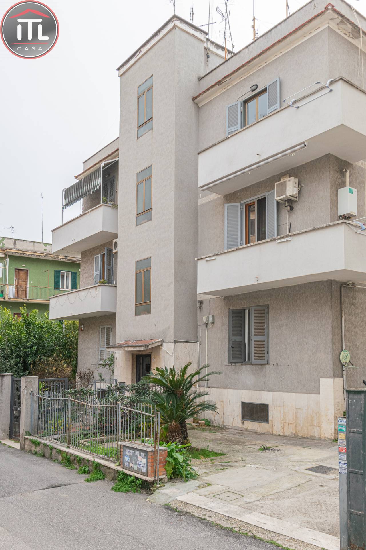 Immagine 24 di Appartamento in vendita  in Via Santafiora a Roma