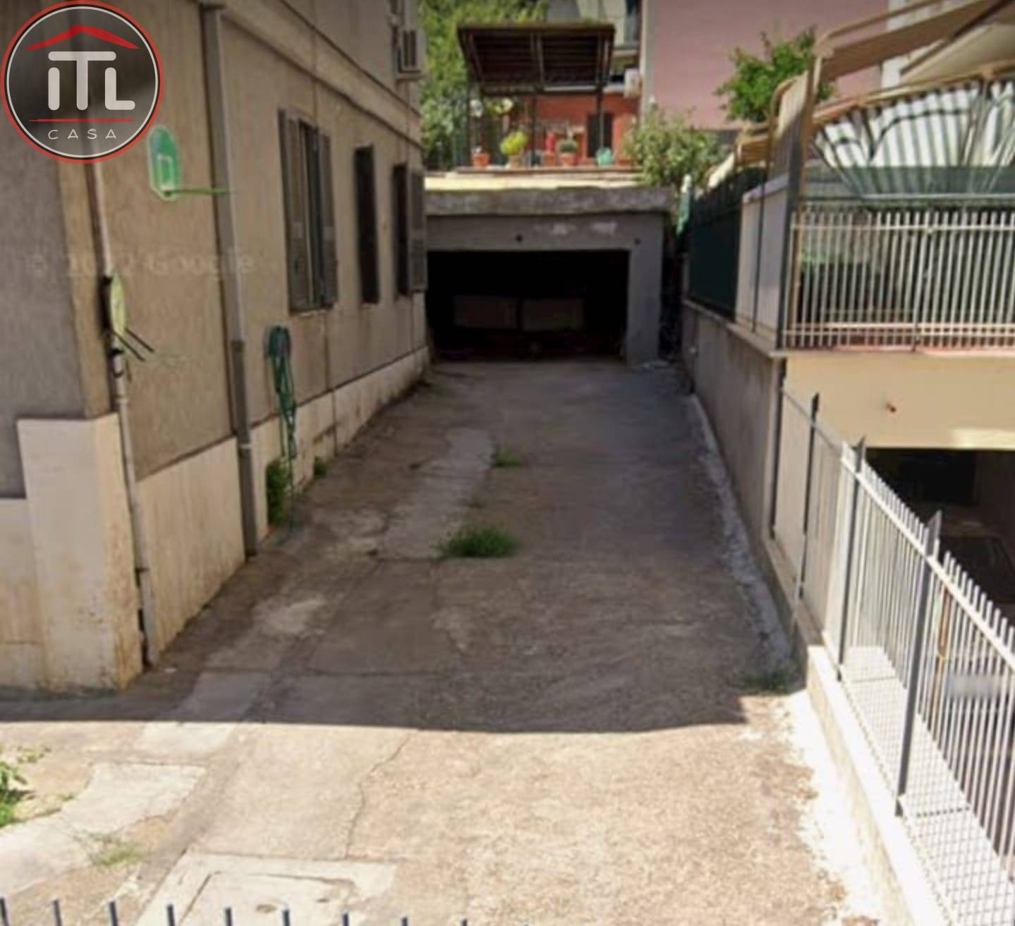 Immagine 25 di Appartamento in vendita  in Via Santafiora a Roma