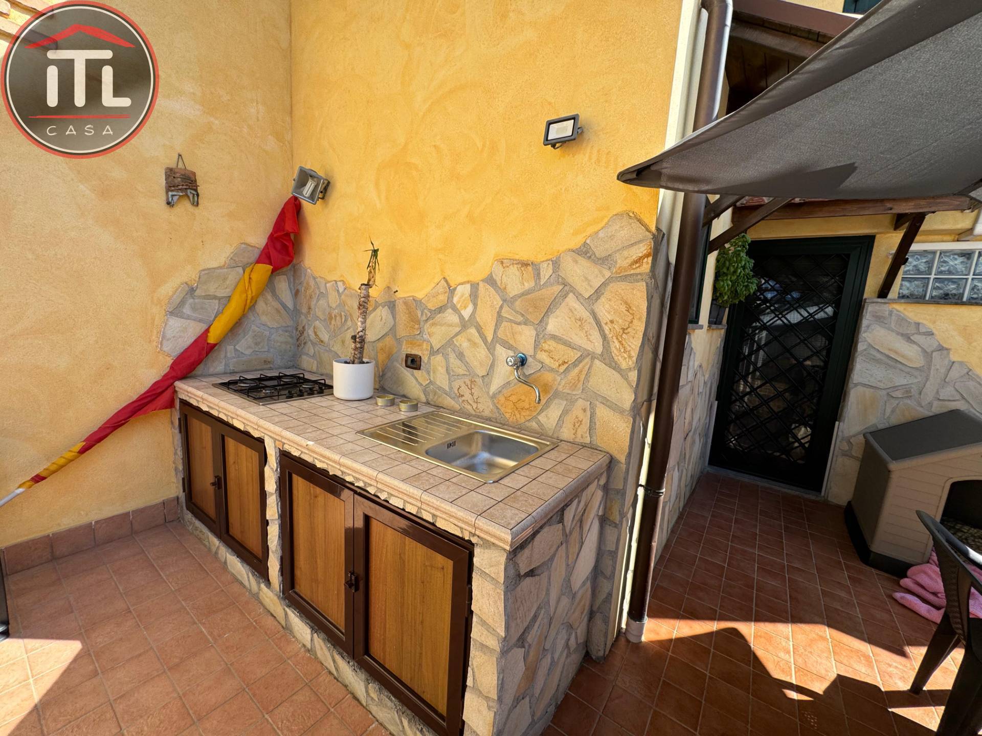 Immagine 9 di Appartamento in vendita  in Gavoi 12 a Roma