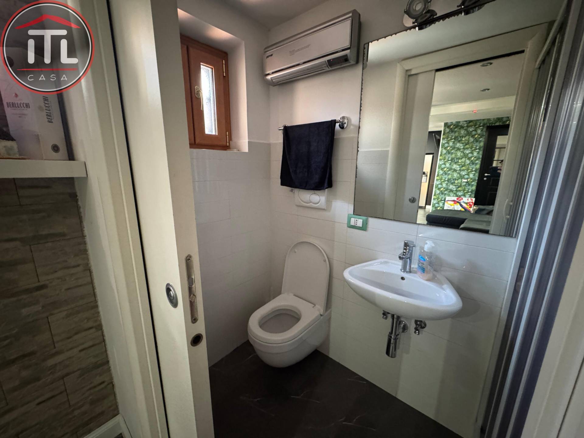 Immagine 12 di Appartamento in vendita  in Gavoi 12 a Roma