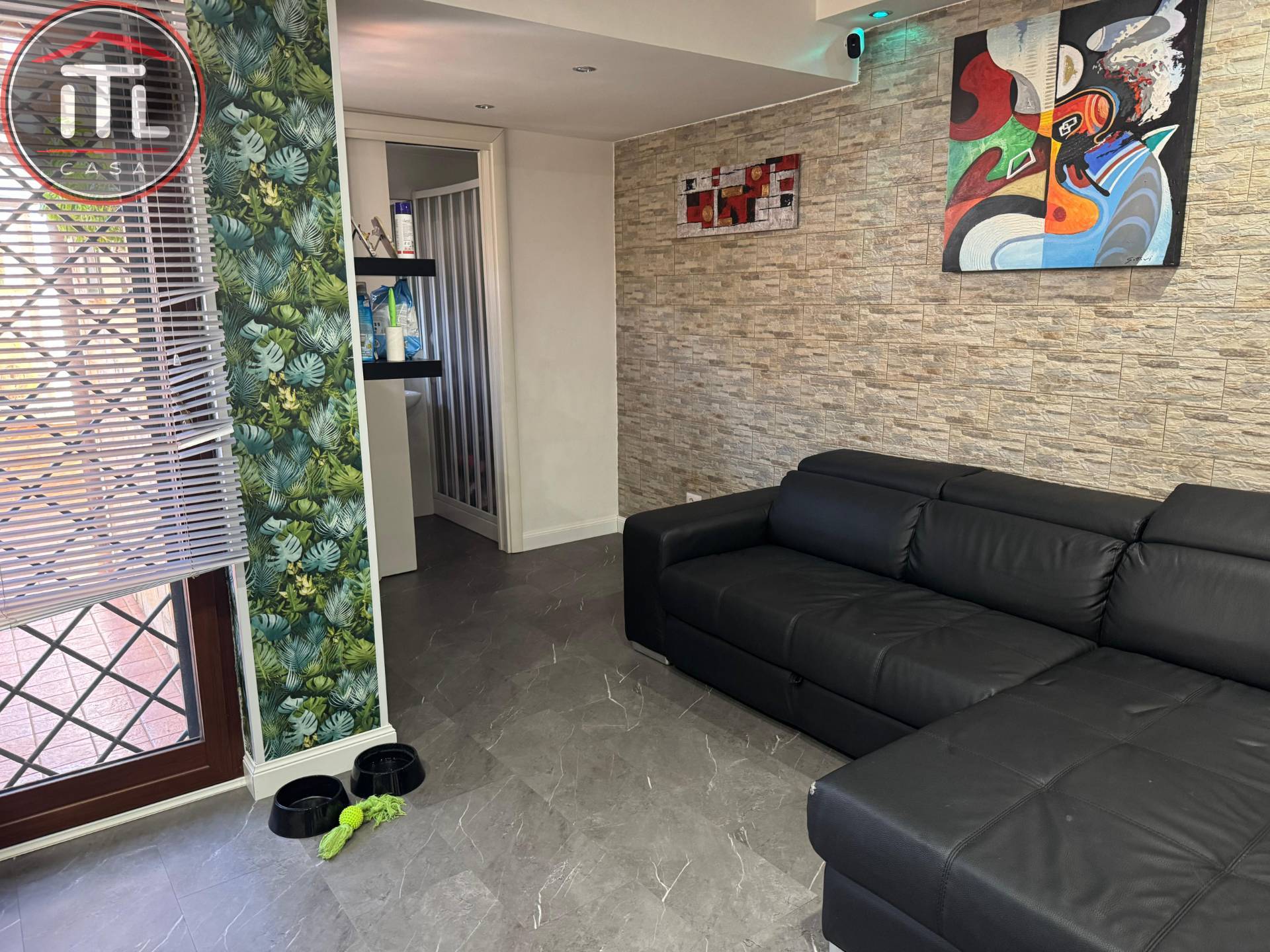 Immagine 2 di Appartamento in vendita  in Gavoi 12 a Roma