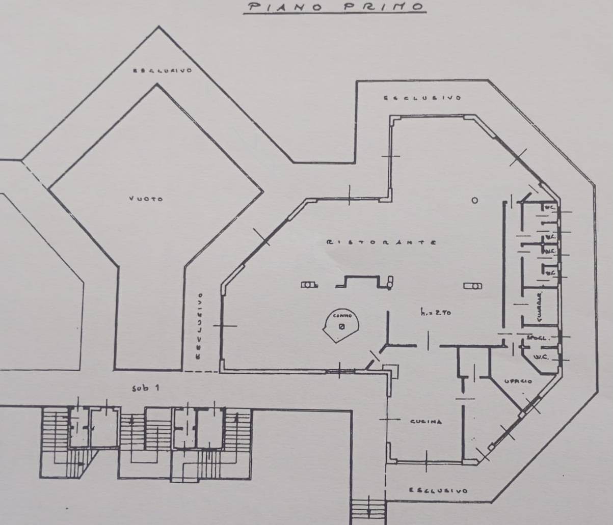 Immagine 29 di Locale commerciale in affitto  in Via Italia 1 a Almenno San Bartolomeo