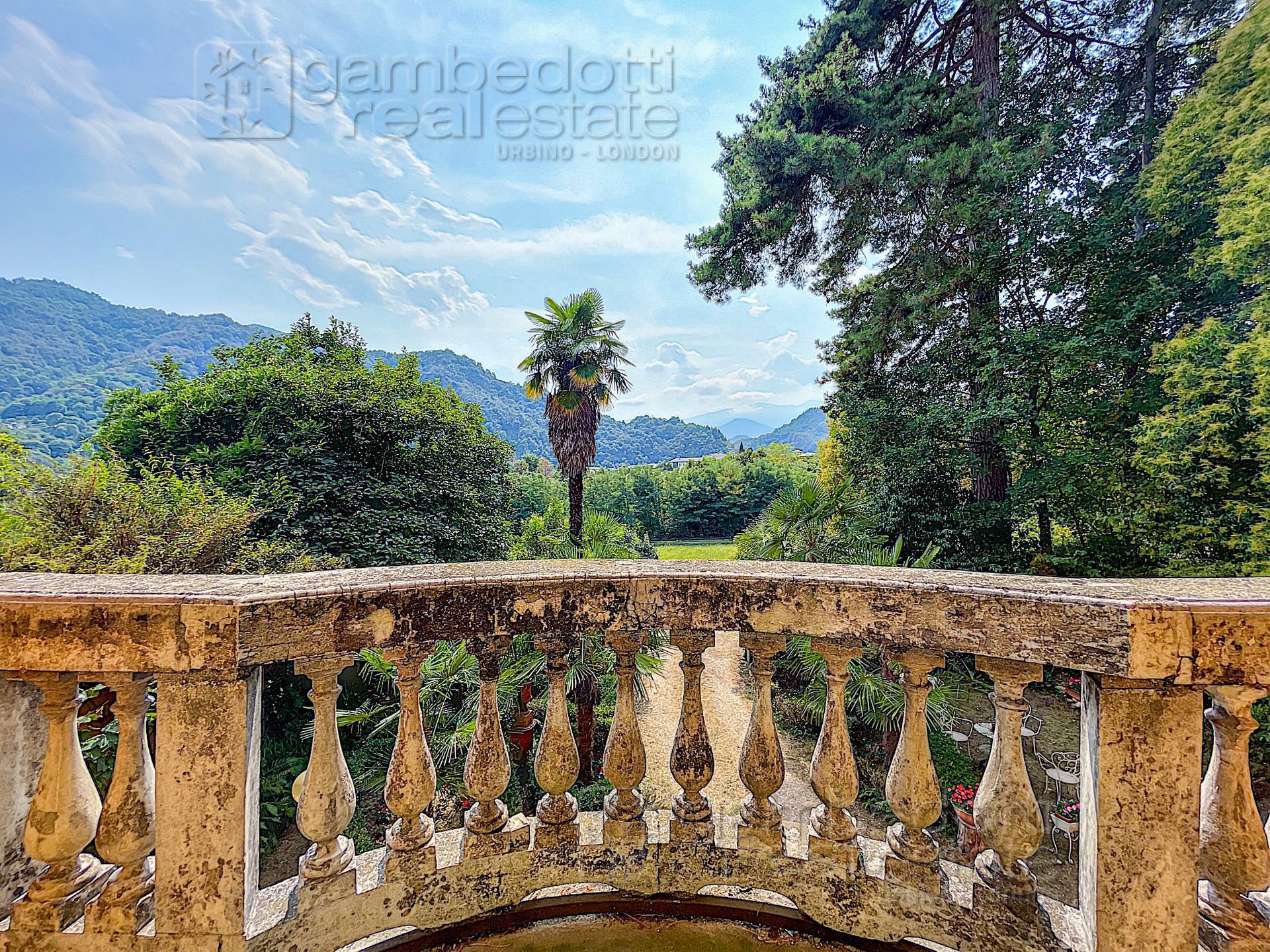 Immagine 13 di Villa in vendita  a Barge