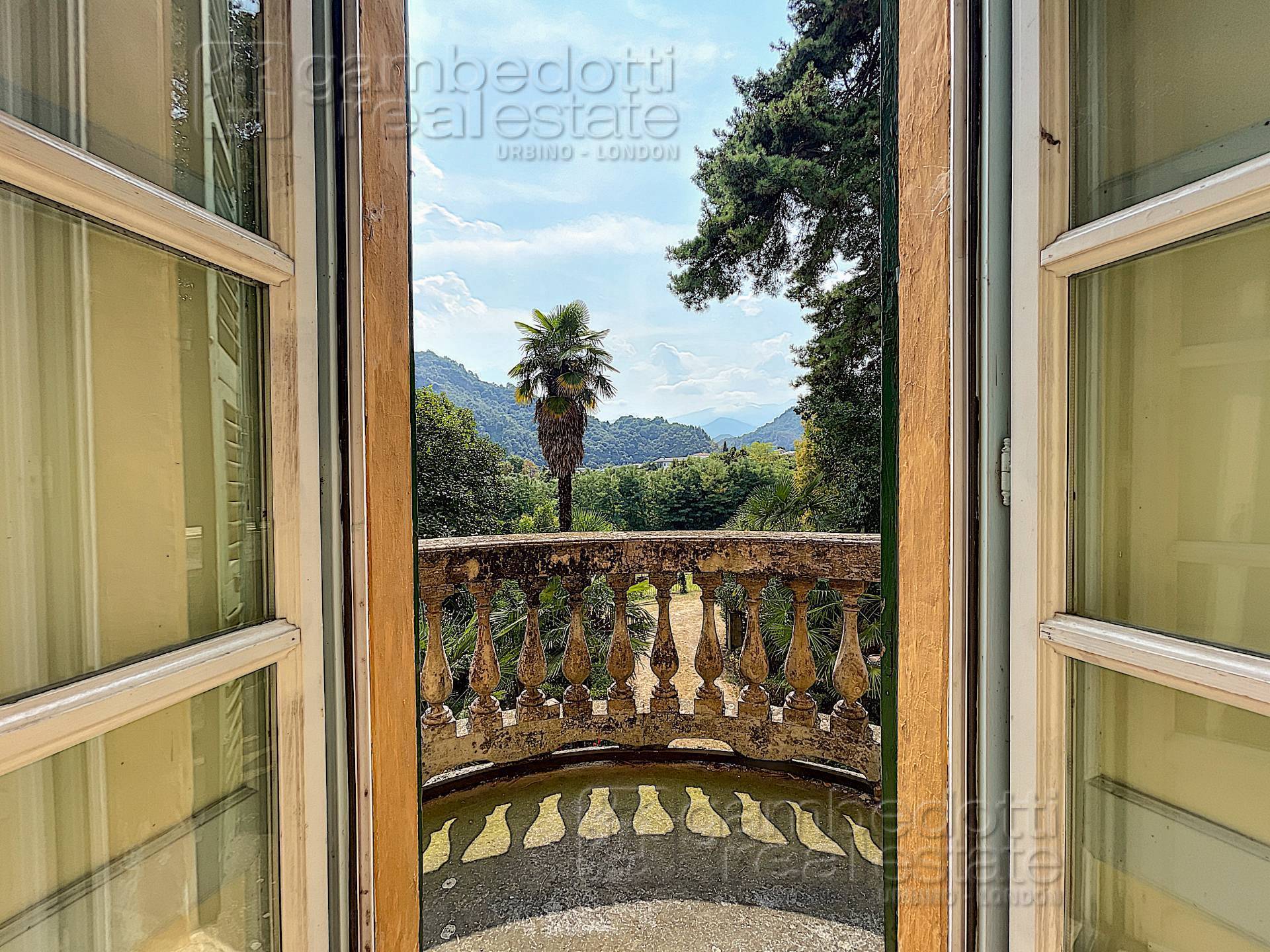 Immagine 12 di Villa in vendita  a Barge