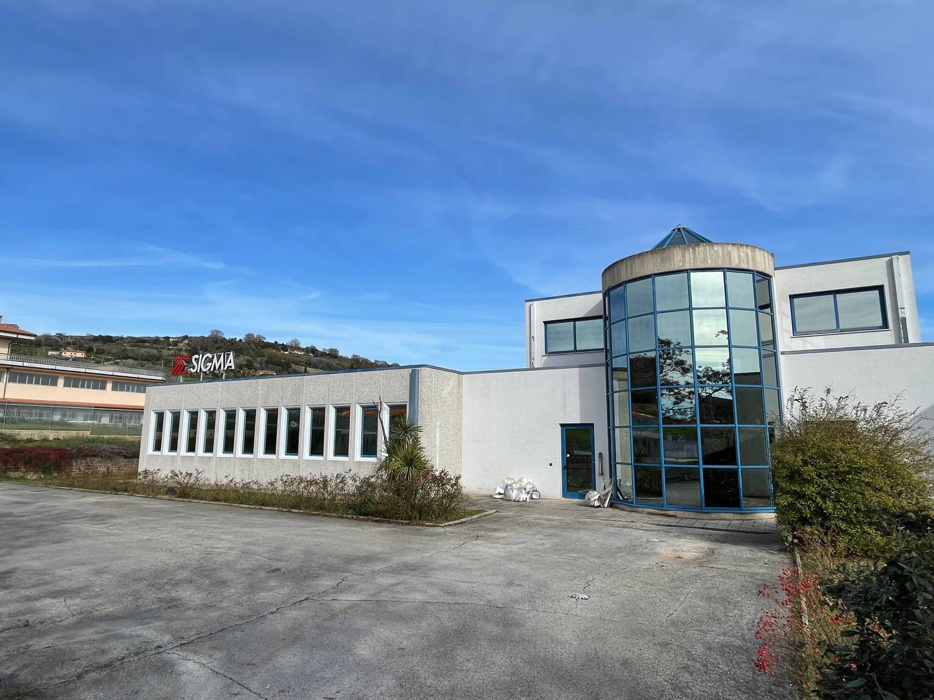 Immagine 7 di Capannone industriale in vendita  a Altidona