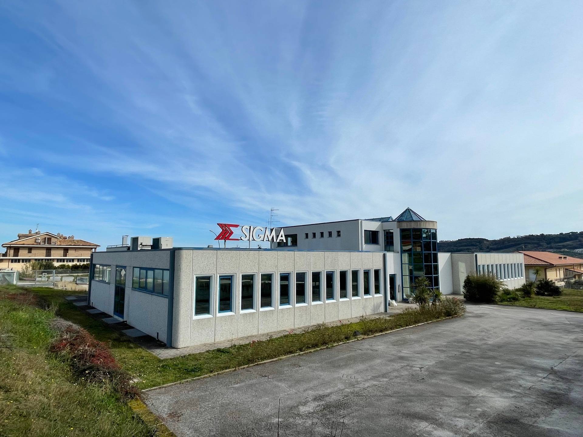 Immagine 1 di Capannone industriale in vendita  a Altidona