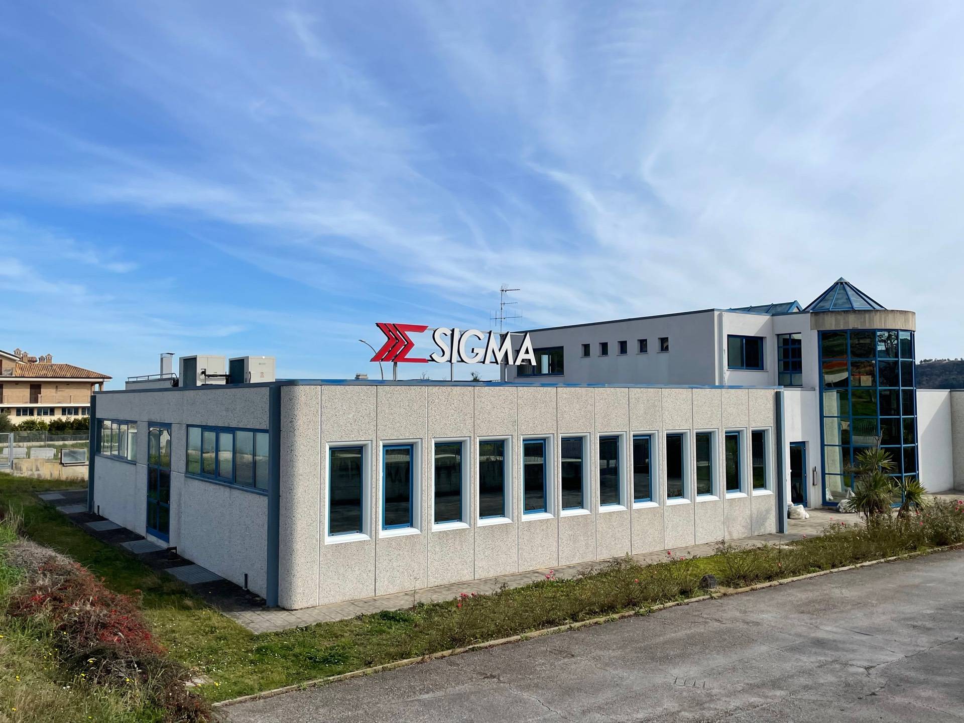 Immagine 8 di Capannone industriale in vendita  a Altidona