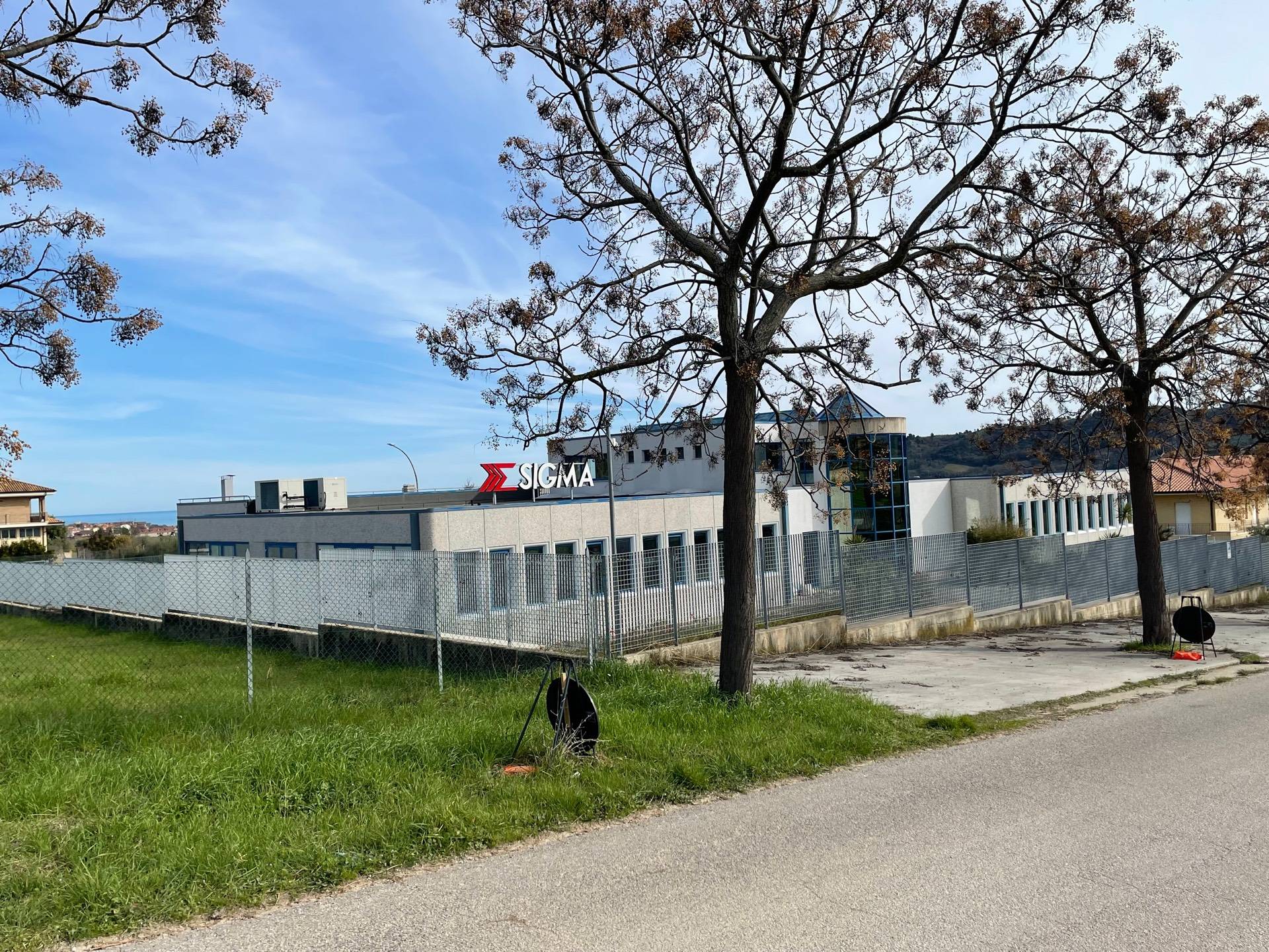 Immagine 9 di Capannone industriale in vendita  a Altidona