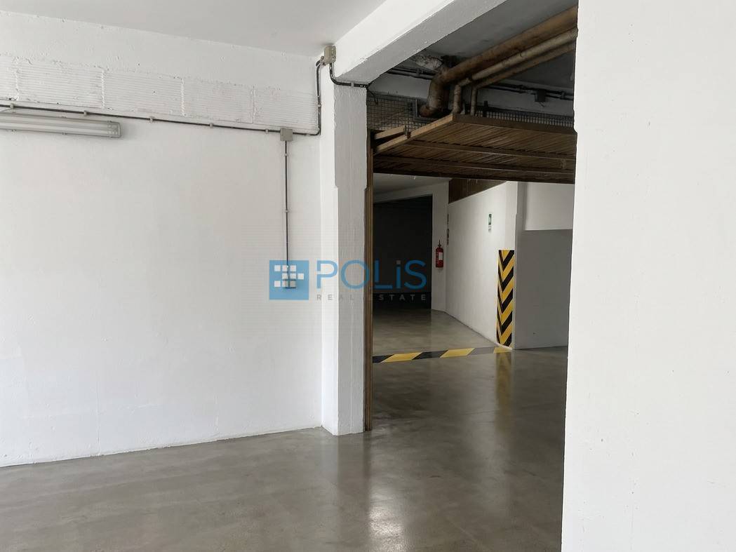 Immagine 7 di Box auto in vendita  in Via Ulloa a Venezia