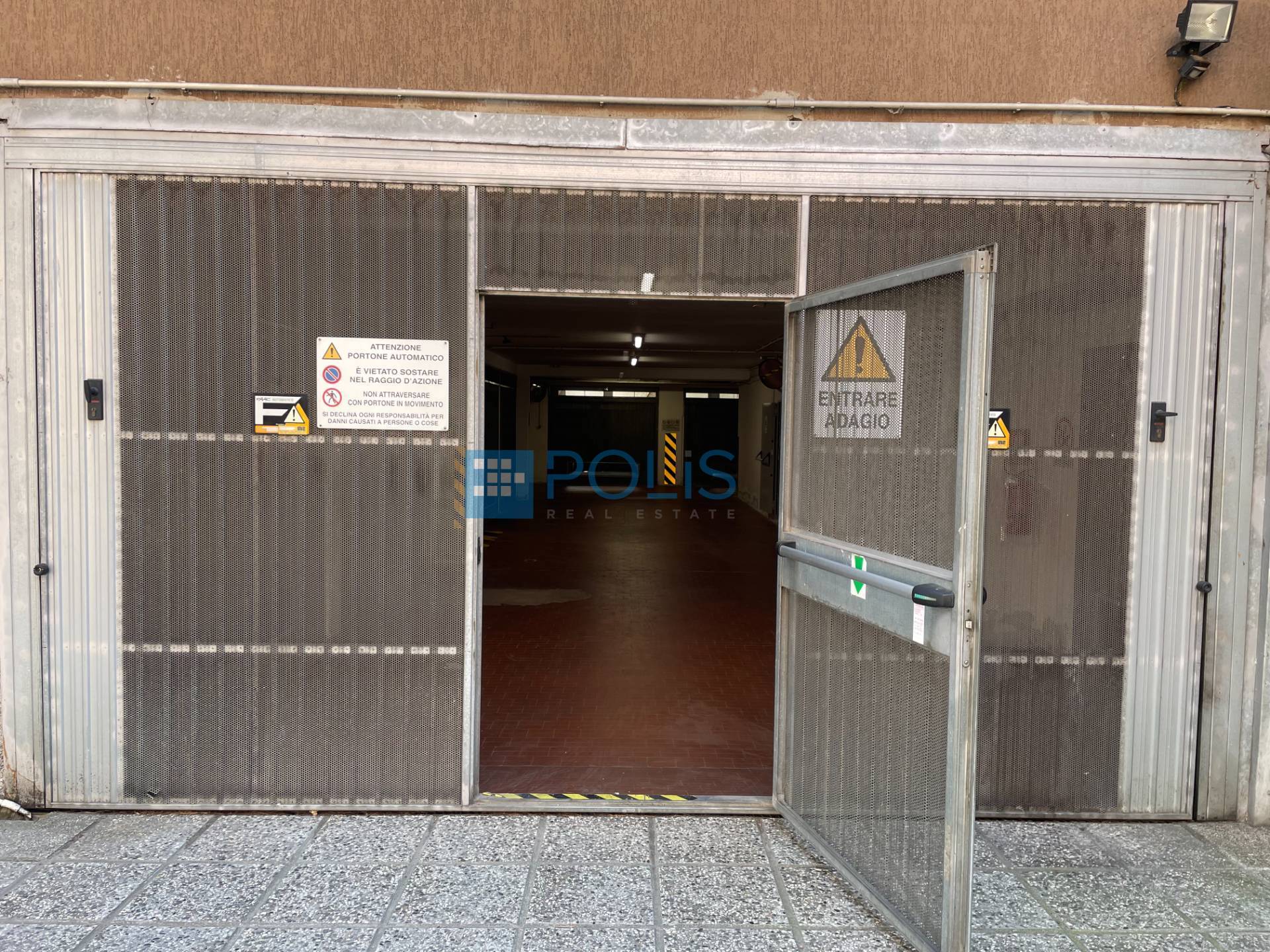 Immagine 10 di Box auto in vendita  in Via Ulloa a Venezia