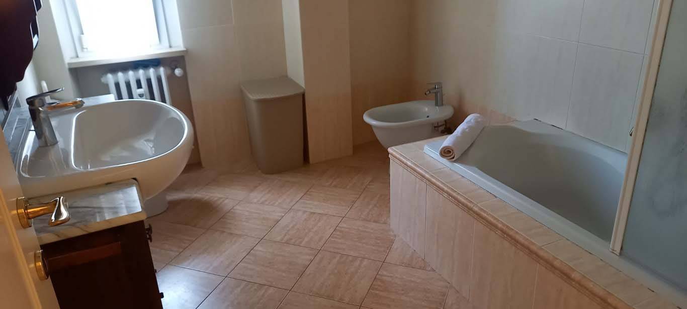 Immagine 8 di Appartamento in vendita  a Pesaro