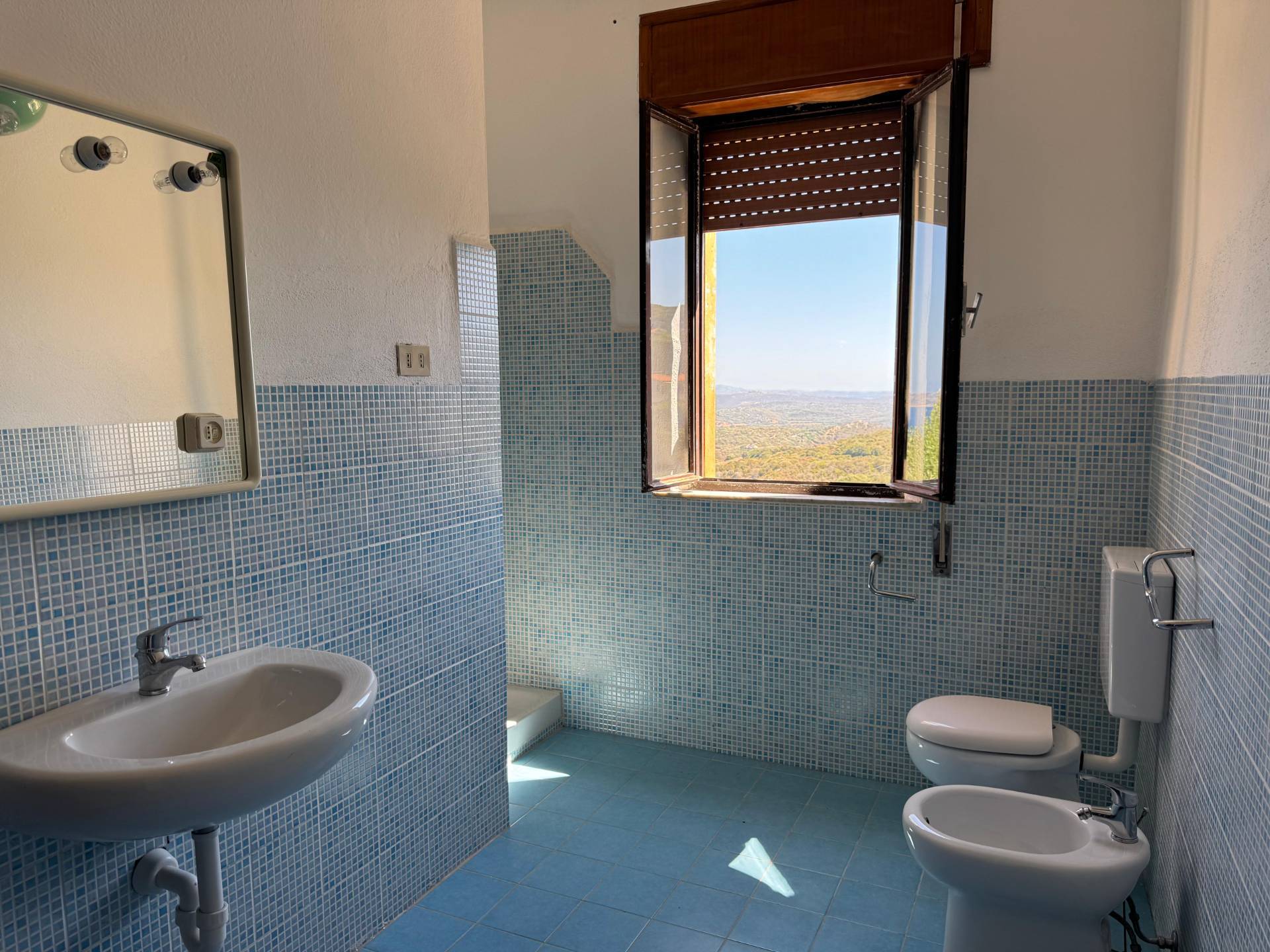 Immagine 15 di Appartamento in vendita  in VIA ENRICO COSTA SNC a Santa Teresa Gallura