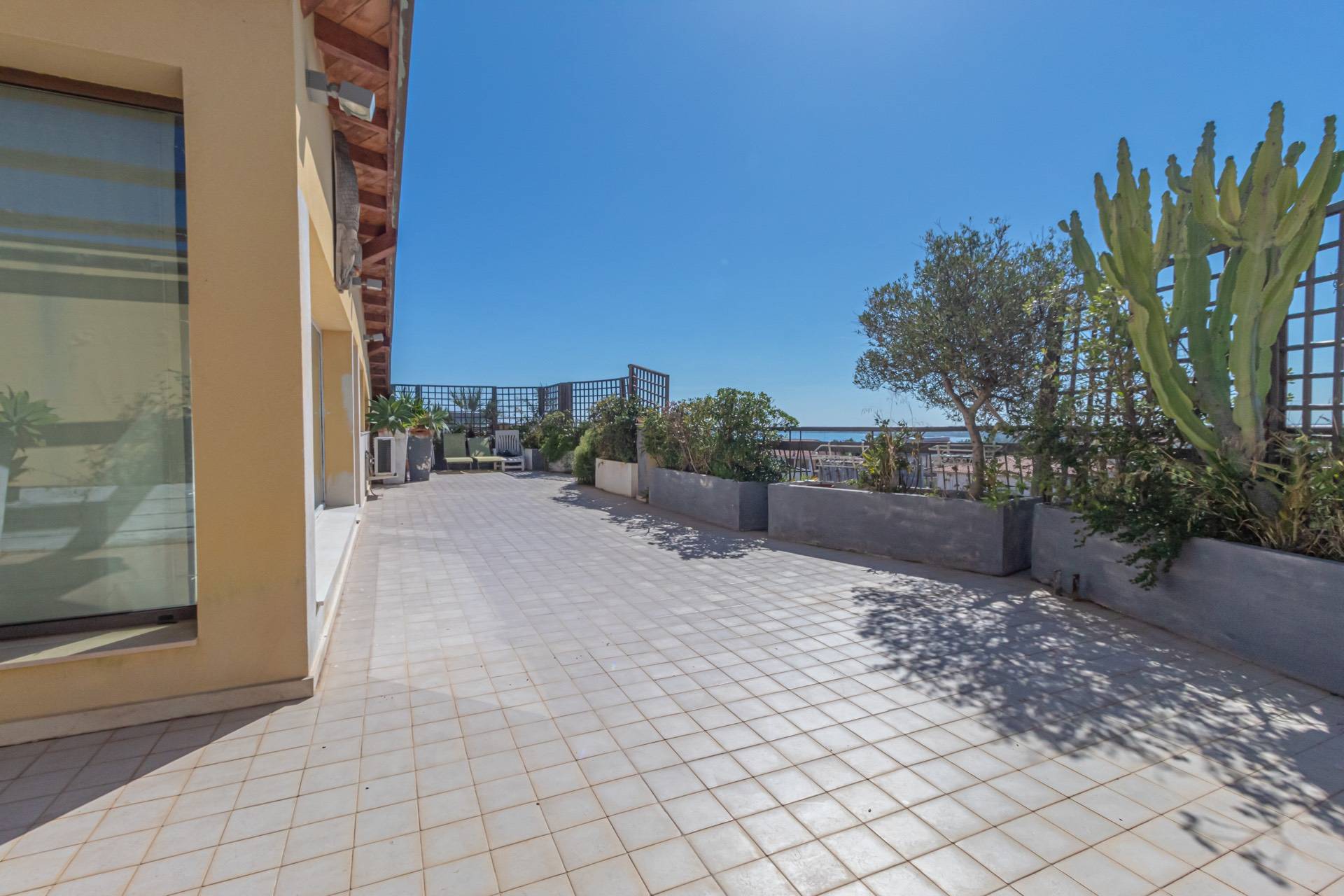 Immagine 36 di Attico in vendita  in Via Carlo Forlanini a Siracusa