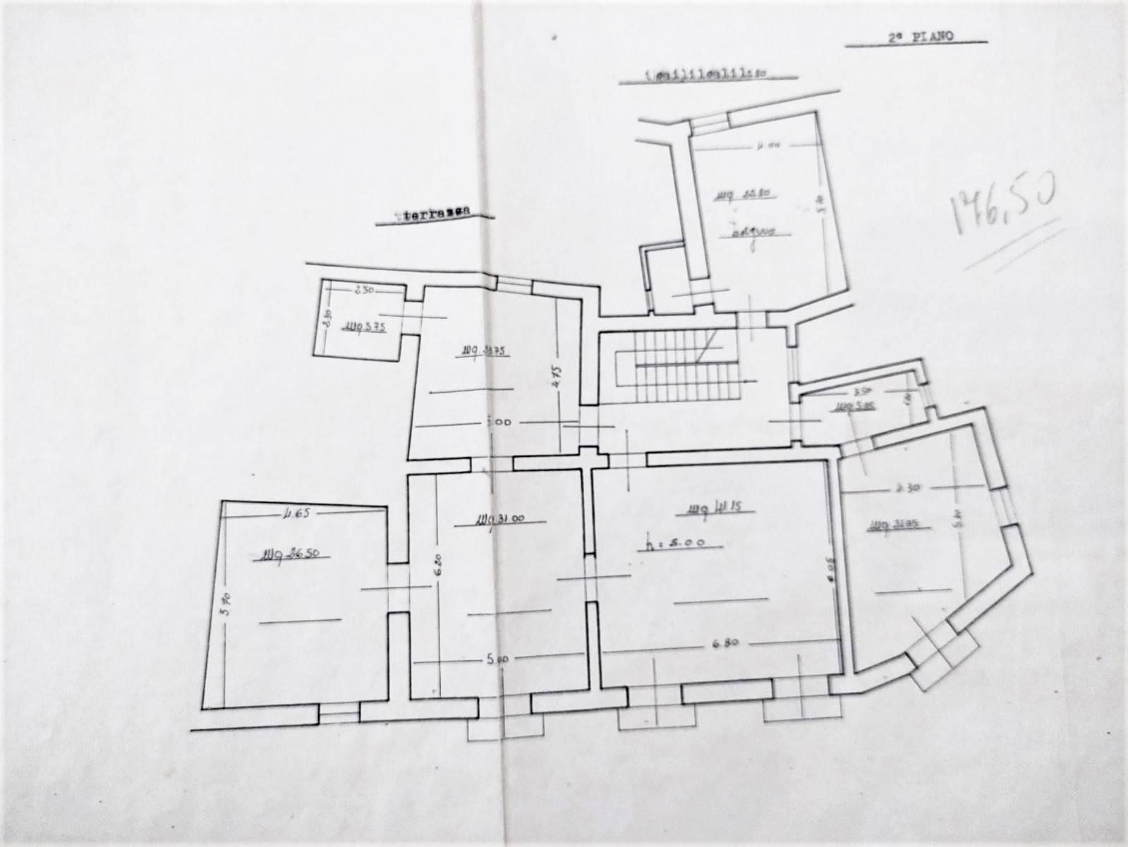 Immagine 49 di Villa in vendita  in Piazza Enrico Cimbali snc a Bronte