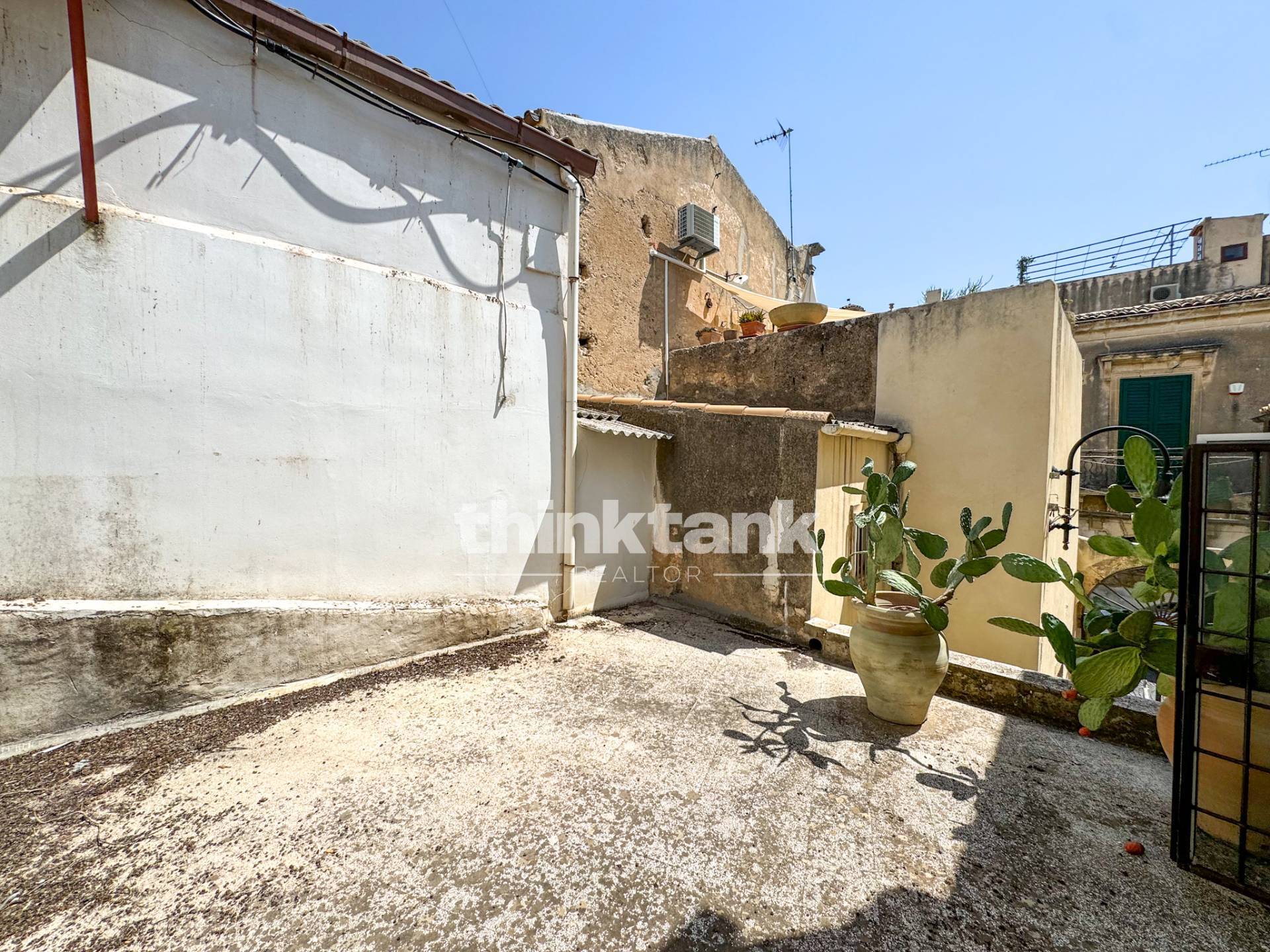 Immagine 32 di Appartamento in vendita  in Via Antonio Sofia a Noto