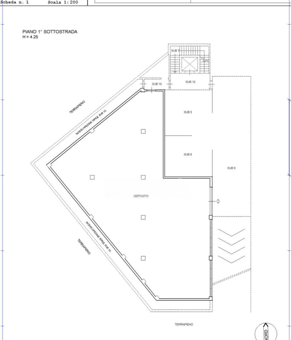 Immagine 36 di Palazzo in affitto  in via Ulisse a Catania