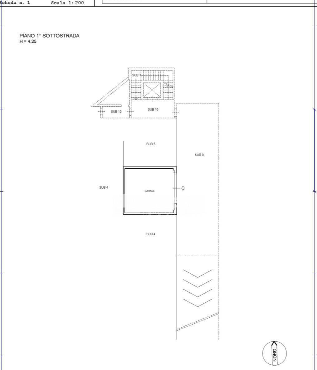 Immagine 32 di Palazzo in affitto  in via Ulisse a Catania