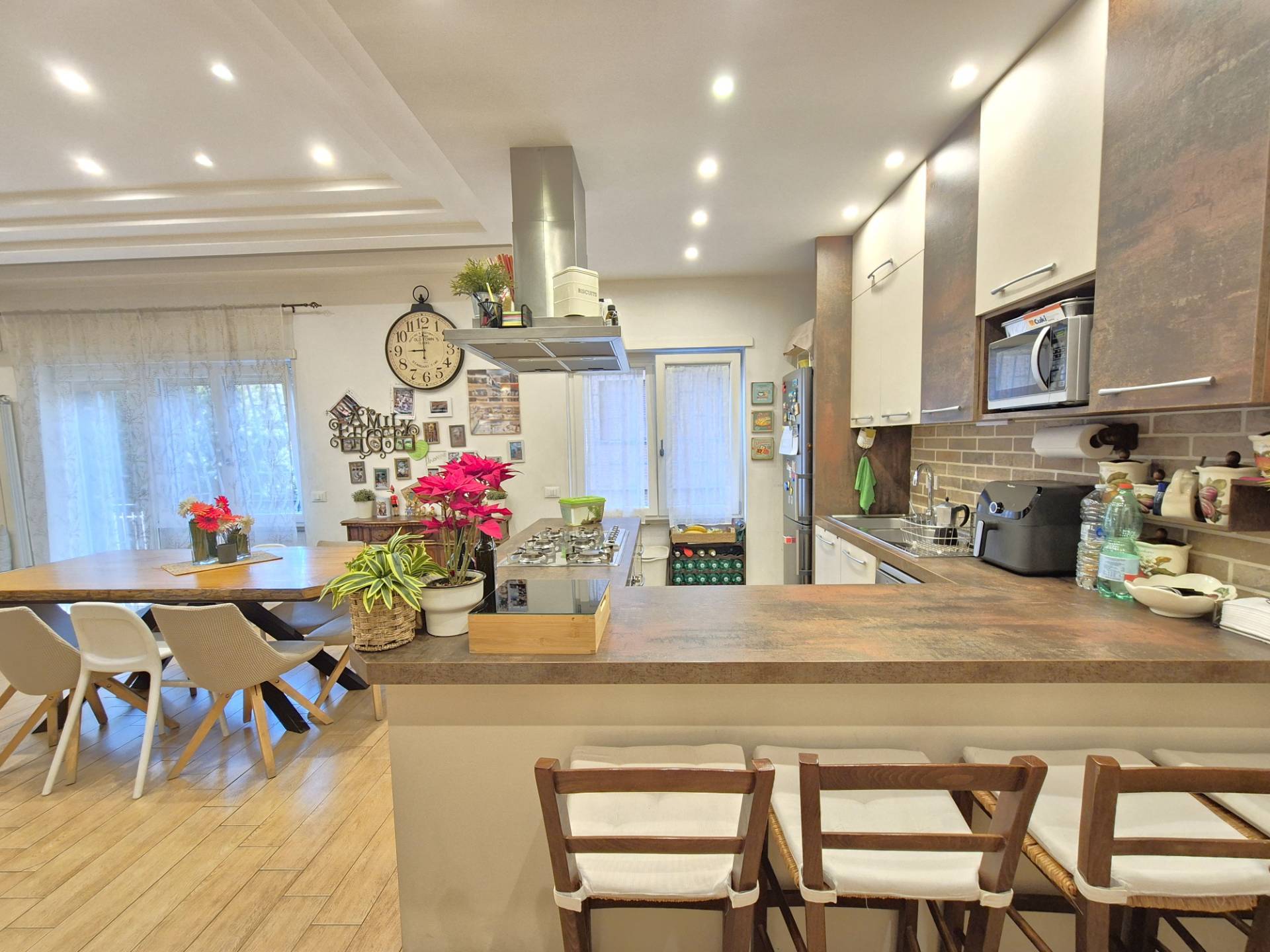 Immagine 2 di Appartamento in vendita  in Via Acquaroni 105 a Roma