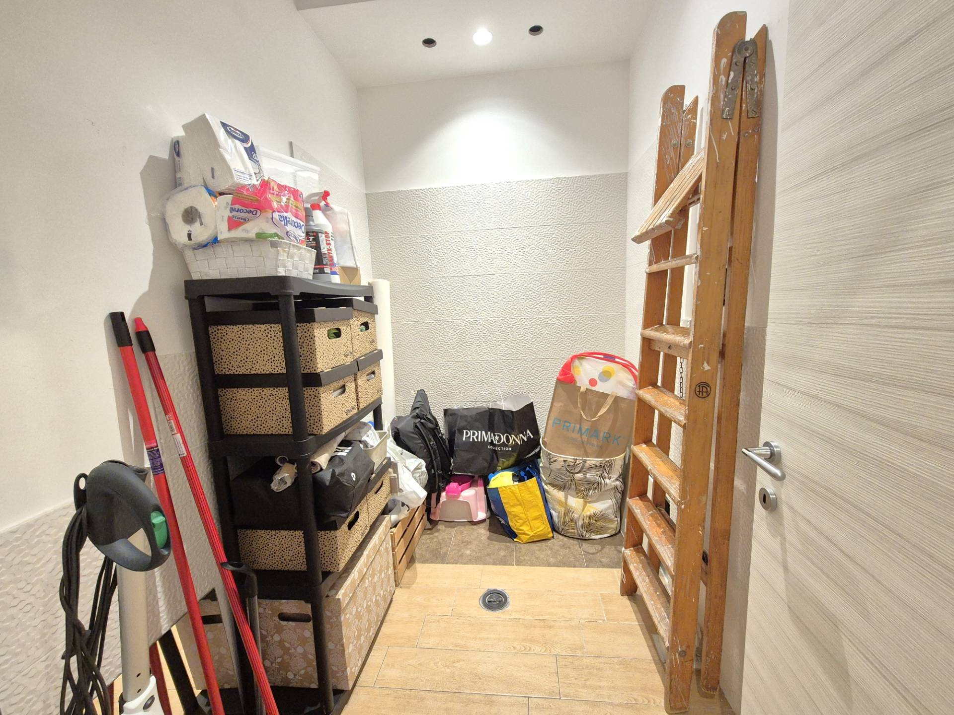 Immagine 10 di Appartamento in vendita  in Via Acquaroni 105 a Roma