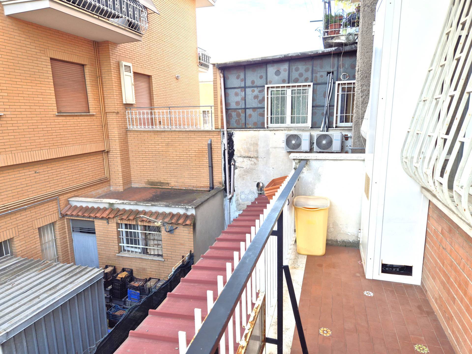 Immagine 23 di Appartamento in vendita  in Via Acquaroni 105 a Roma