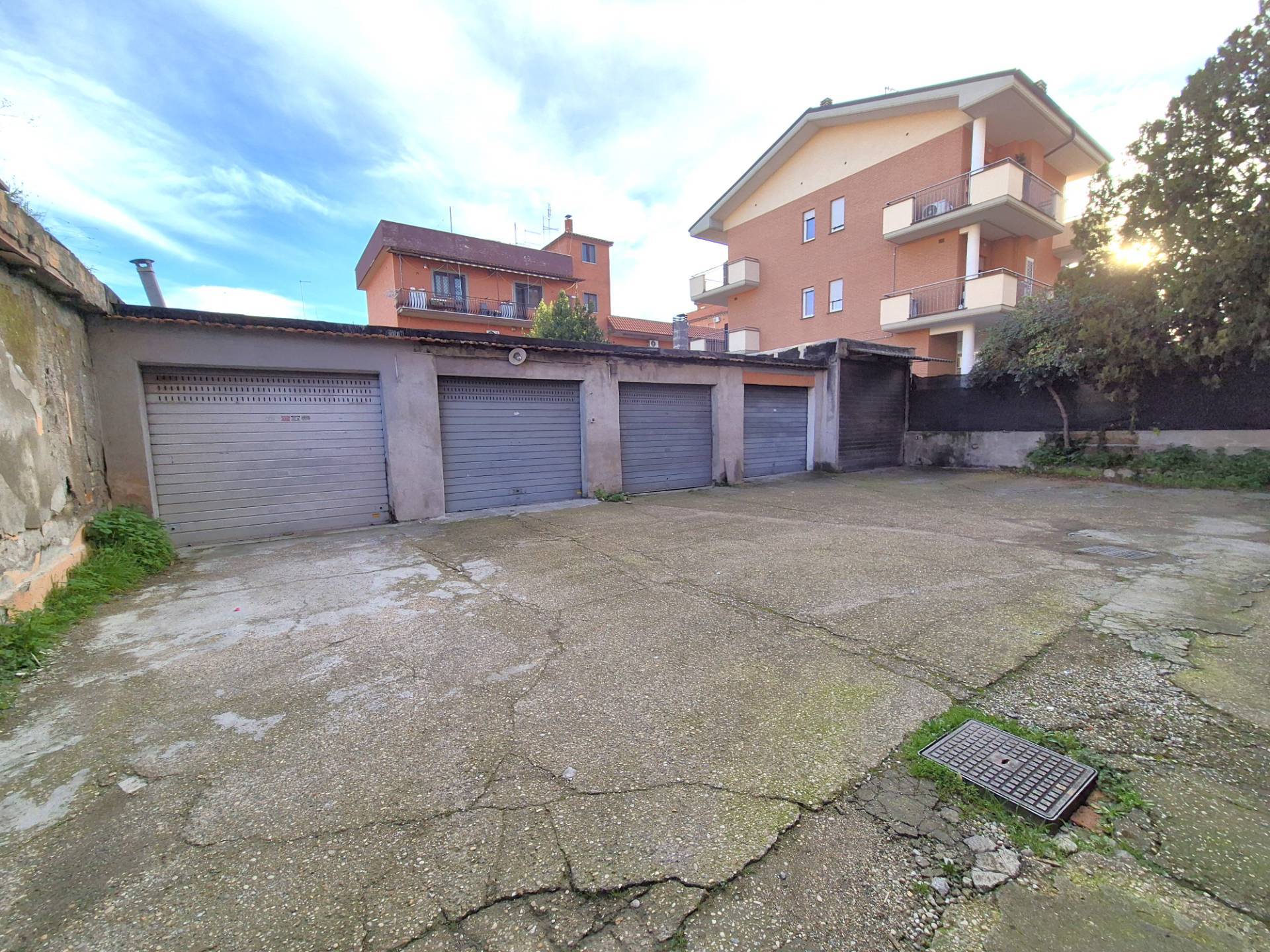 Immagine 25 di Appartamento in vendita  in Via Acquaroni 105 a Roma