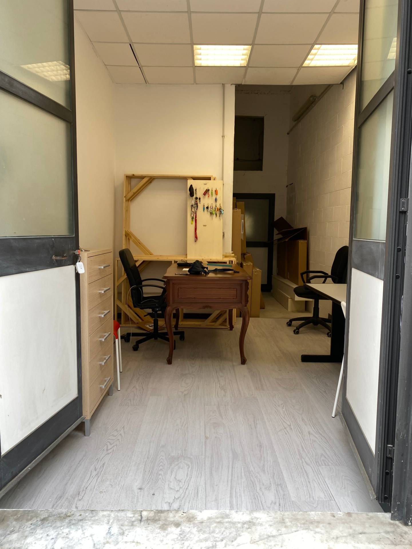 Immagine 2 di Magazzino in vendita  a Savona