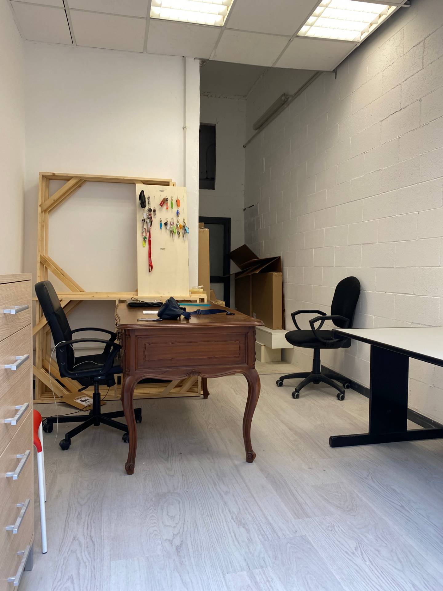 Immagine 1 di Magazzino in vendita  a Savona