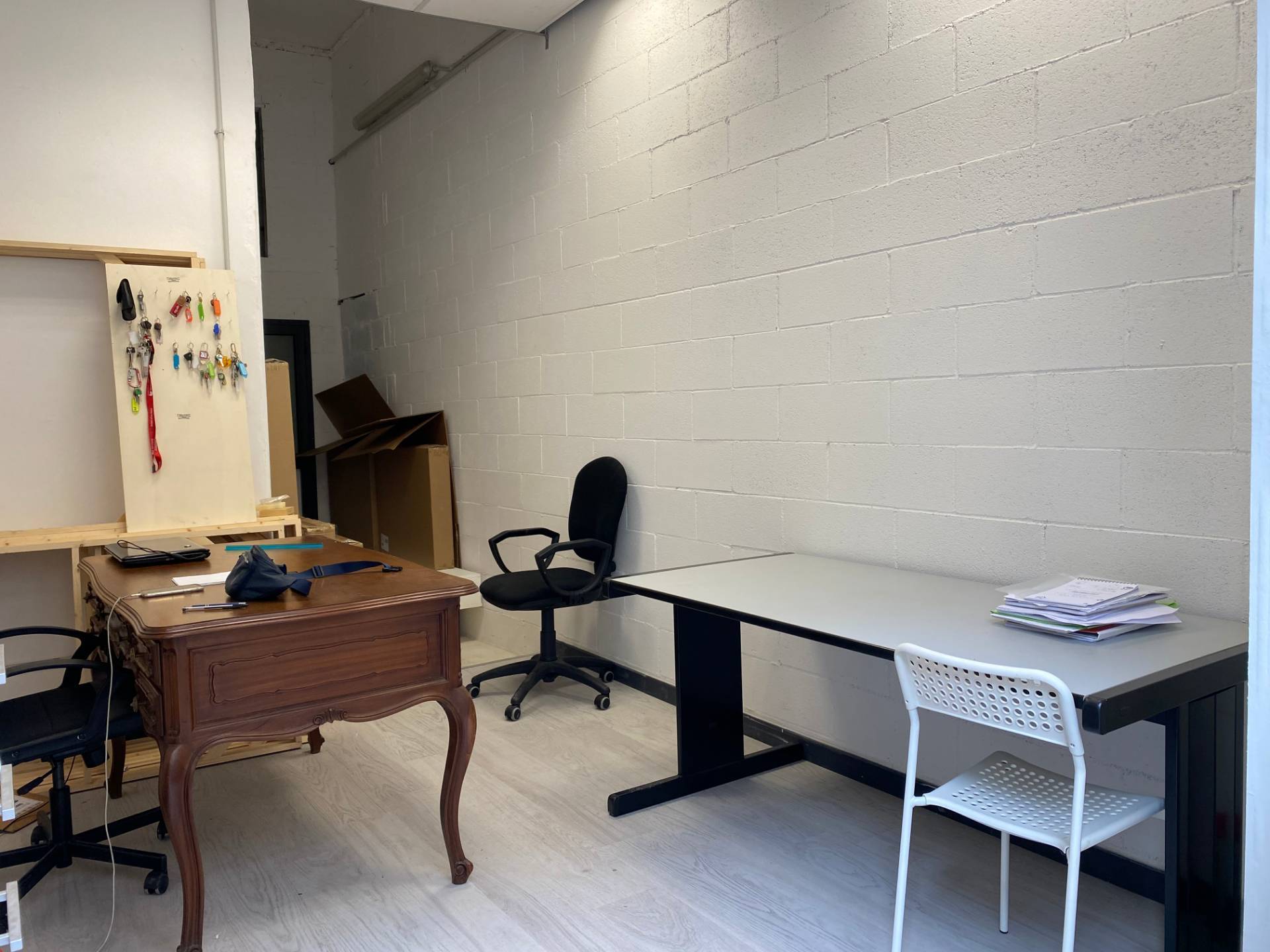 Immagine 4 di Magazzino in vendita  a Savona