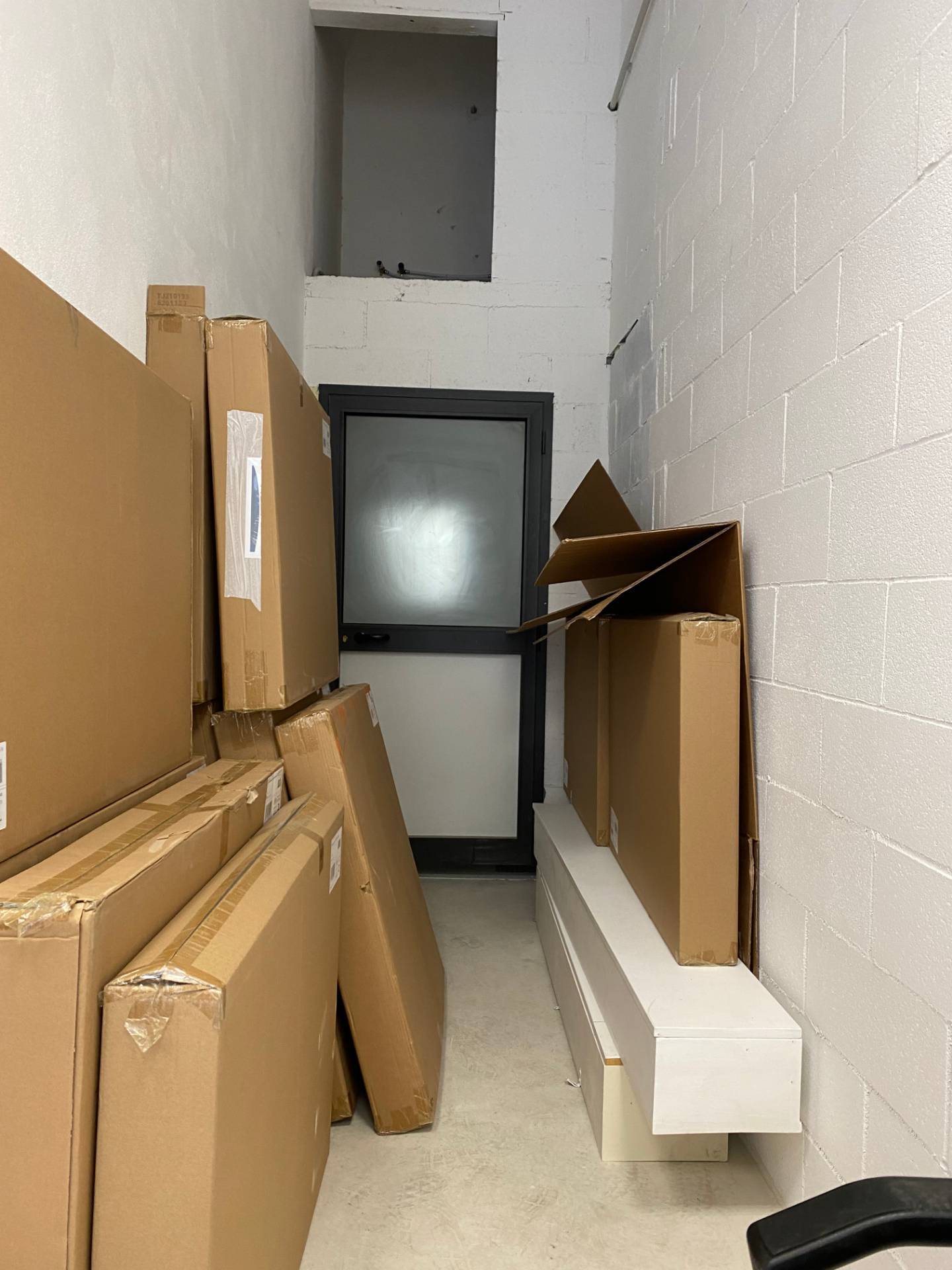 Immagine 9 di Magazzino in vendita  a Savona