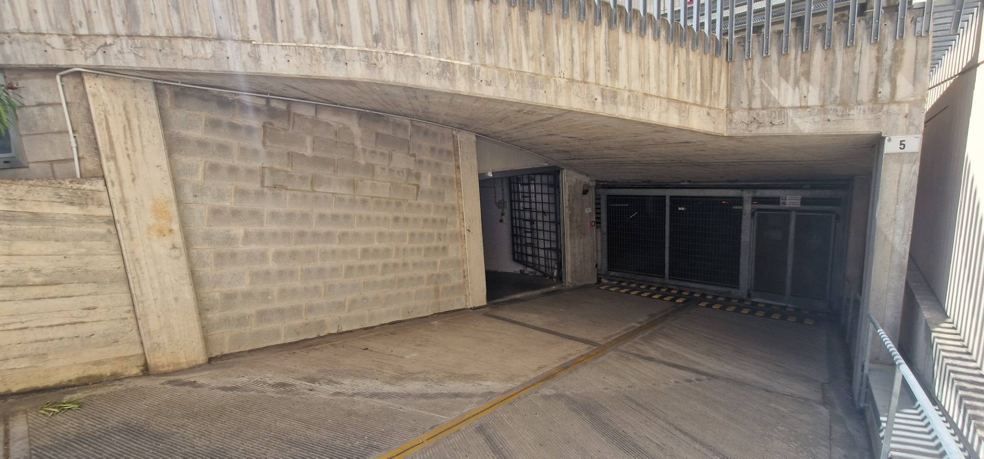 Immagine 3 di Locale commerciale in vendita  in via Sebastiano Caboto a Cattolica