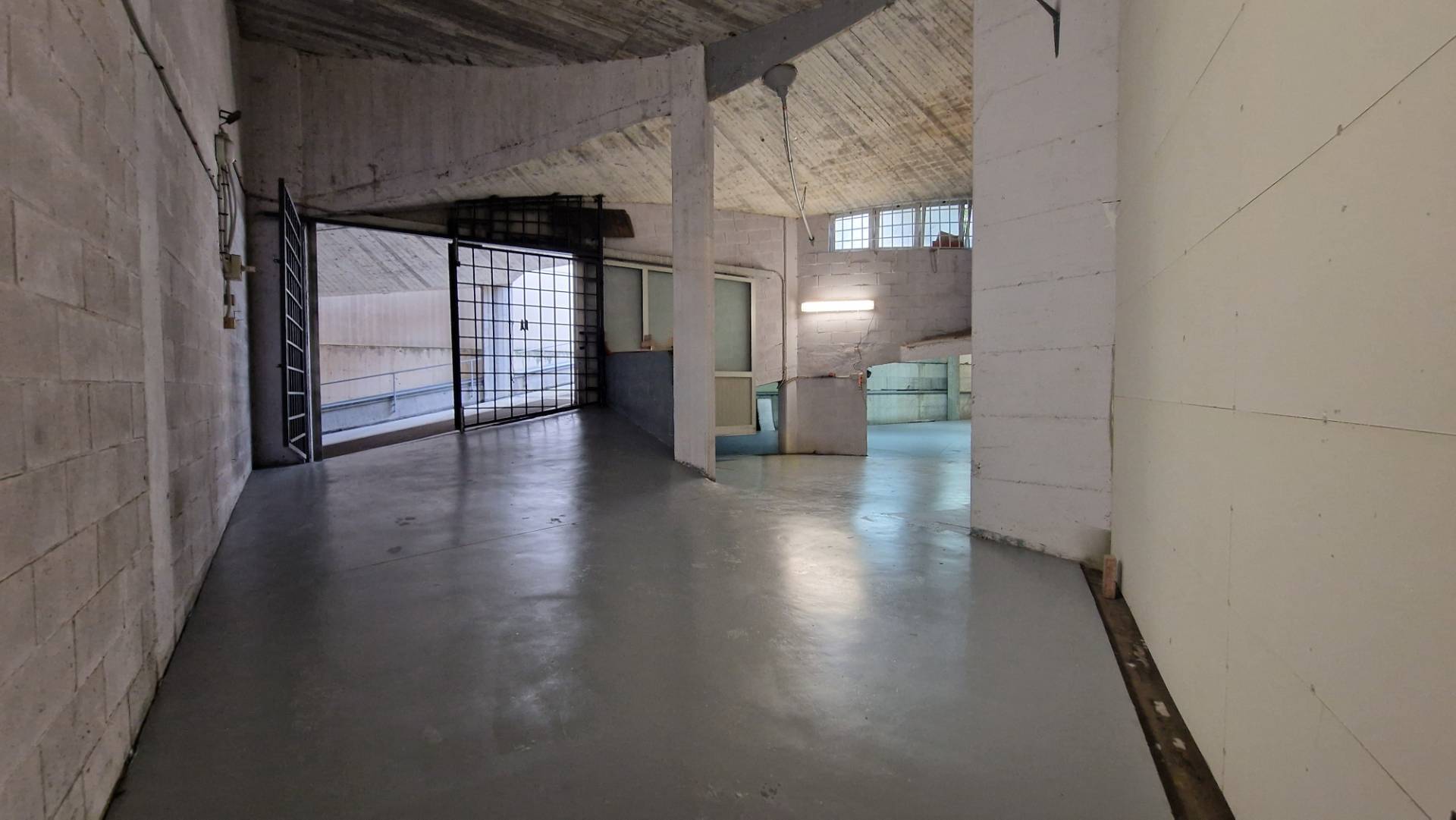 Immagine 5 di Locale commerciale in vendita  in via Sebastiano Caboto a Cattolica