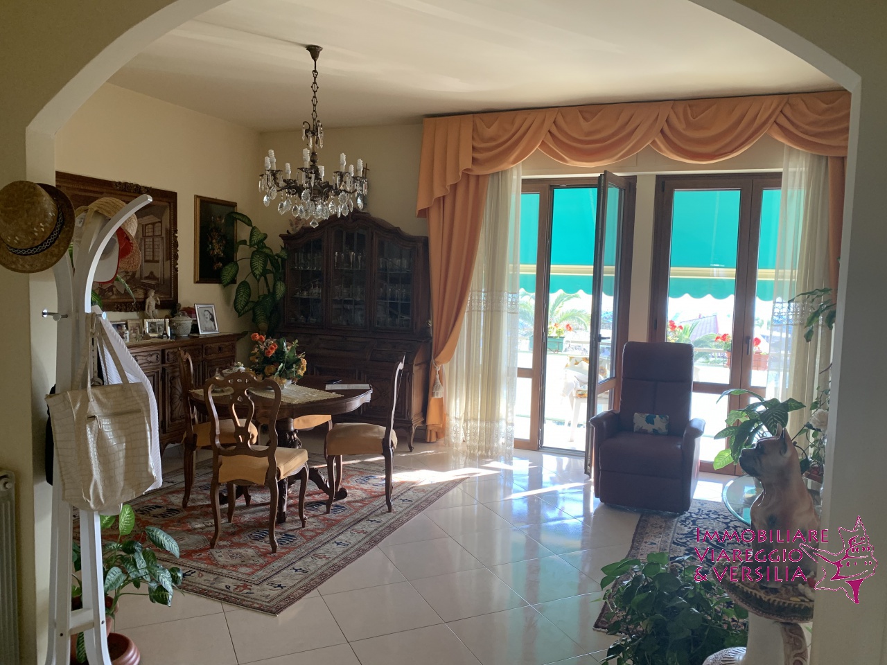 Immagine 22 di Appartamento in vendita  in viale Pistelli a Camaiore