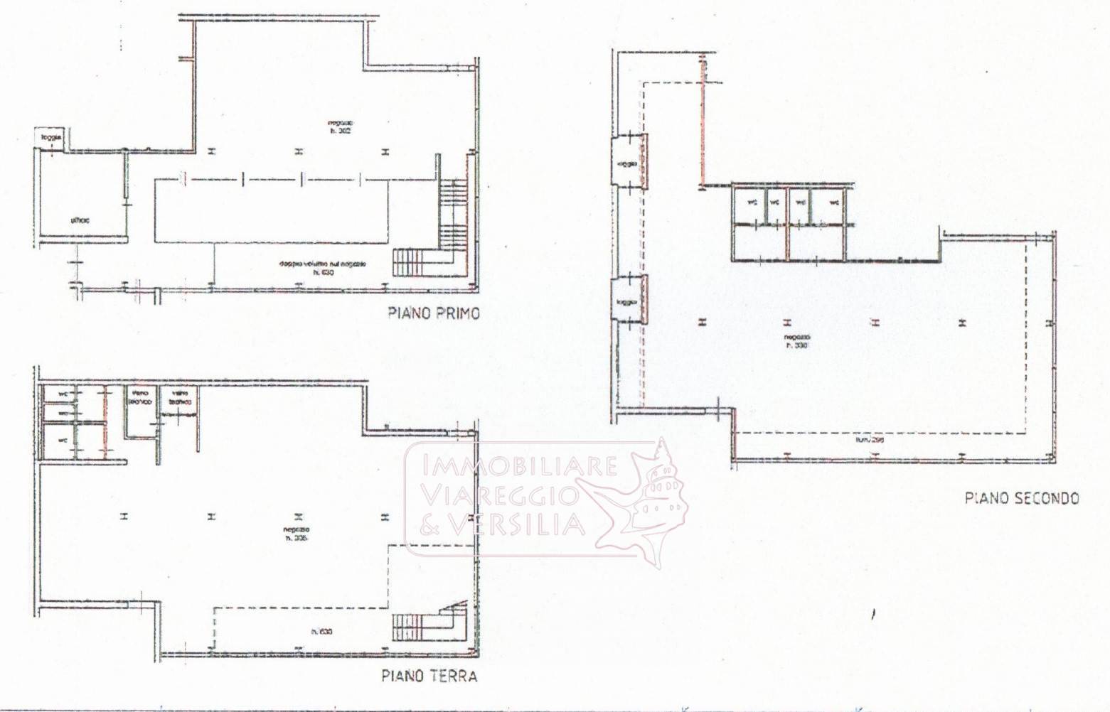 Immagine 2 di Locale commerciale in vendita  in via delle Darsene 15 a Viareggio