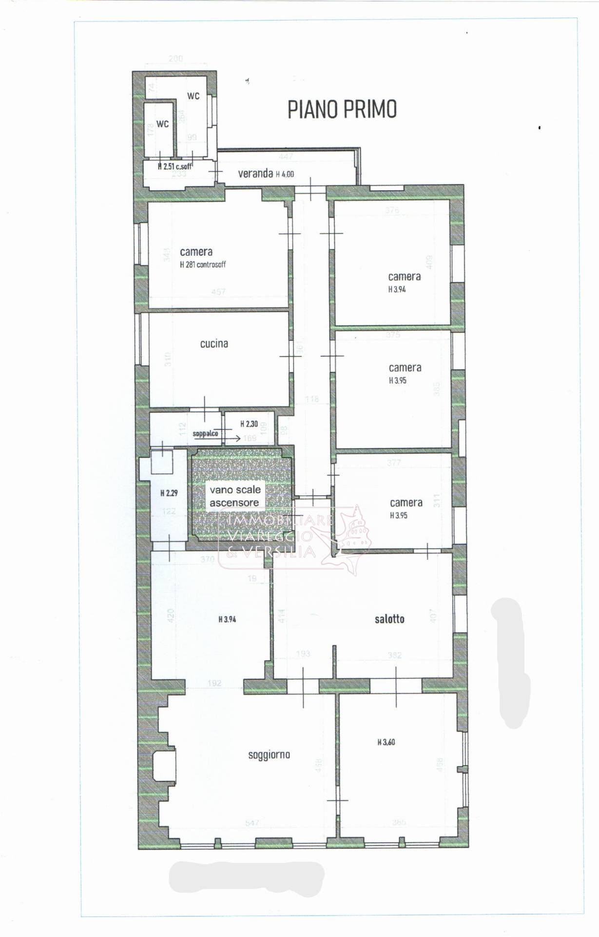 Immagine 19 di Appartamento in vendita  in viale Carducci 30 a Viareggio