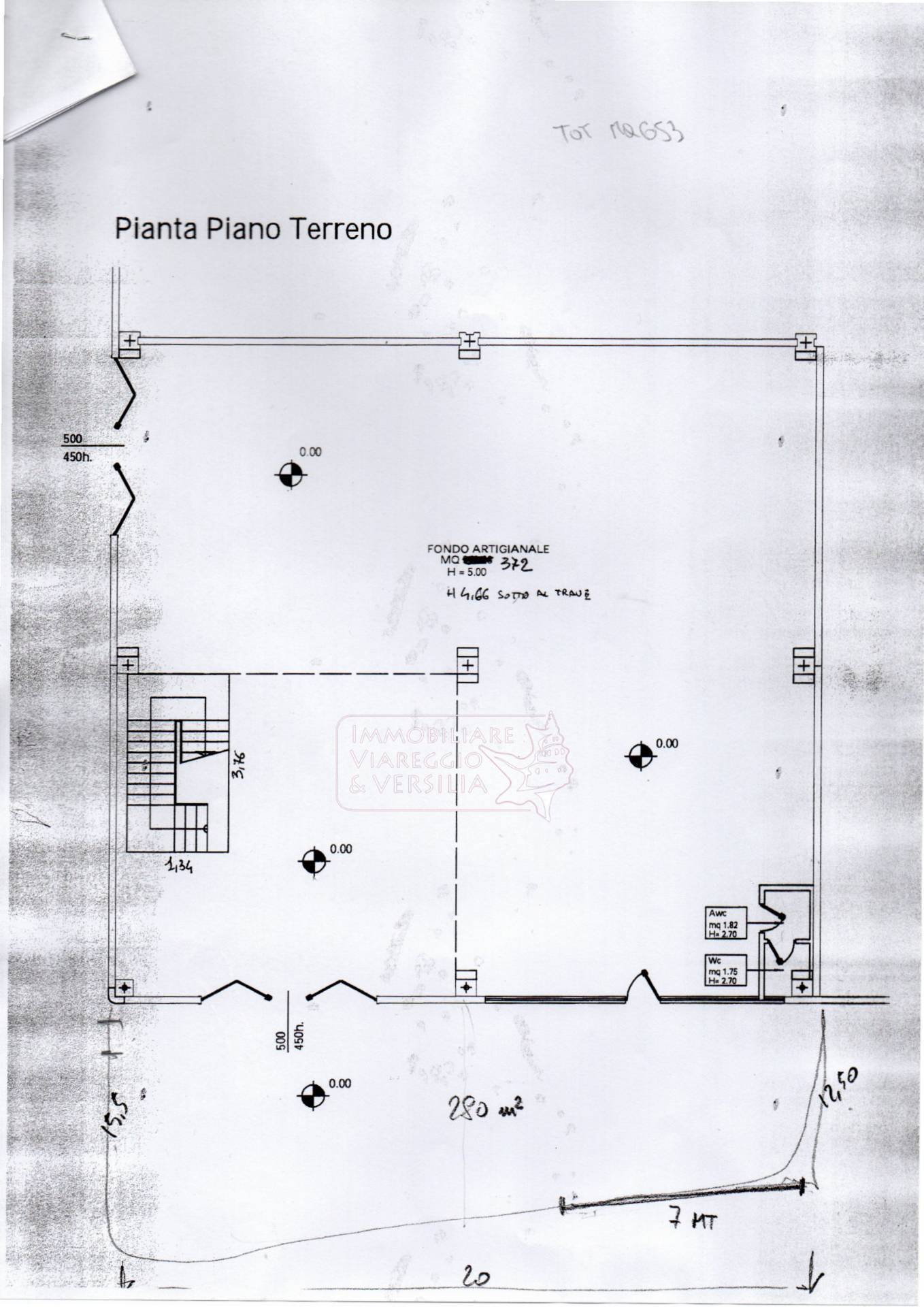 Immagine 2 di Magazzino in vendita  in via Libeccio 100 a Viareggio