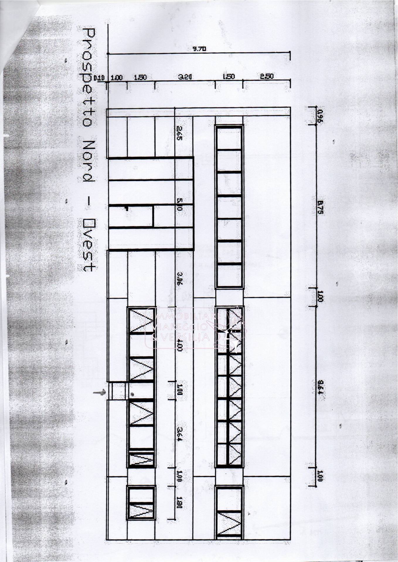 Immagine 4 di Magazzino in vendita  in via Libeccio 100 a Viareggio